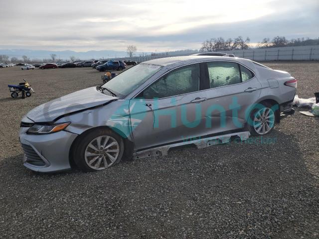 toyota camry le 2022 4t1c11akxnu682154