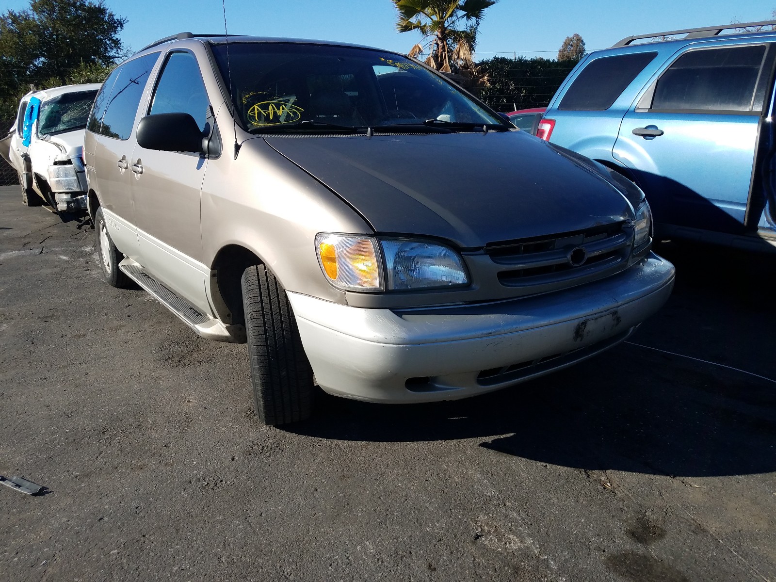 toyota sienna le 1999 4t3zf13c2xu137853