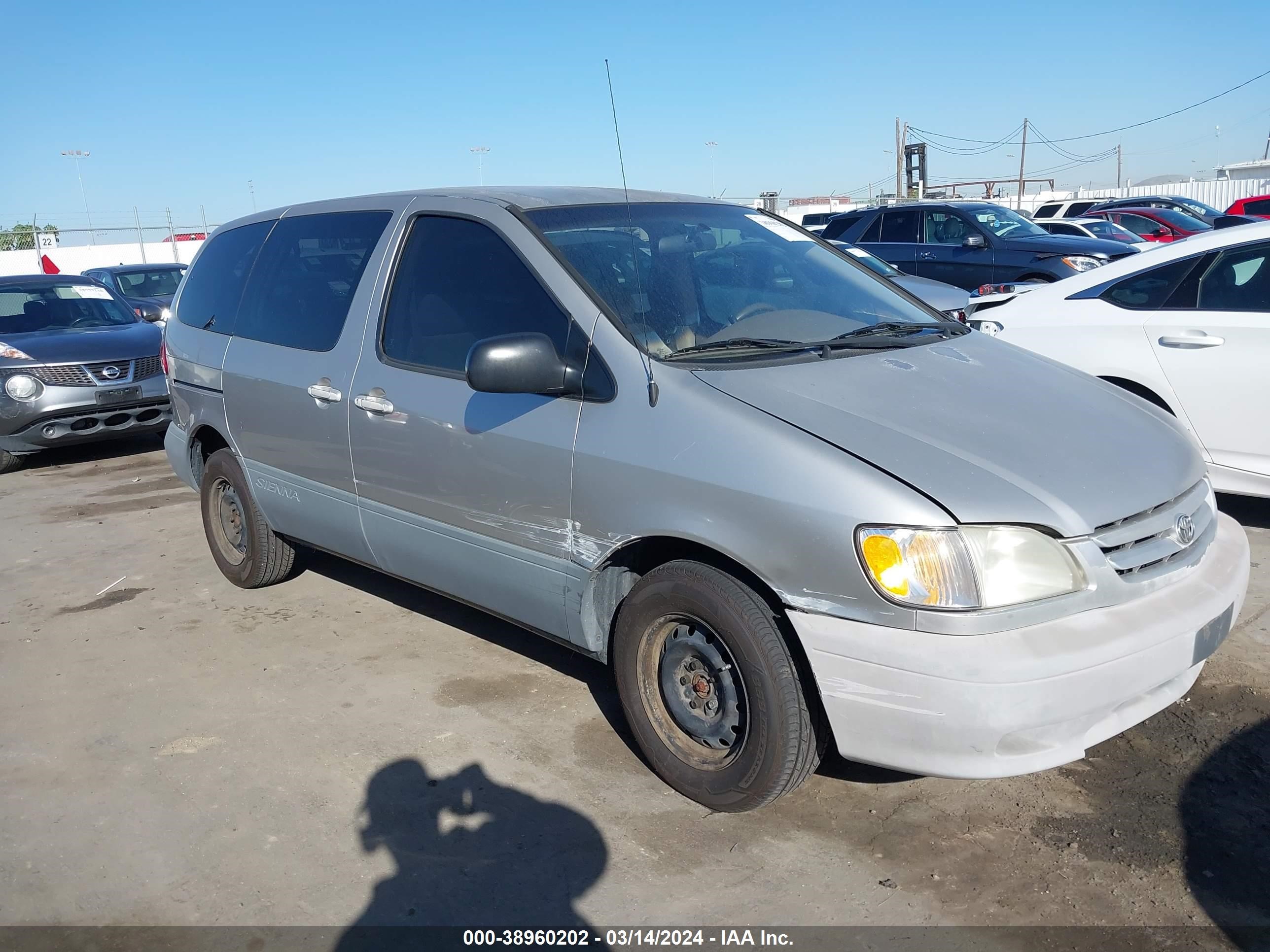 toyota sienna 2001 4t3zf19c01u323115