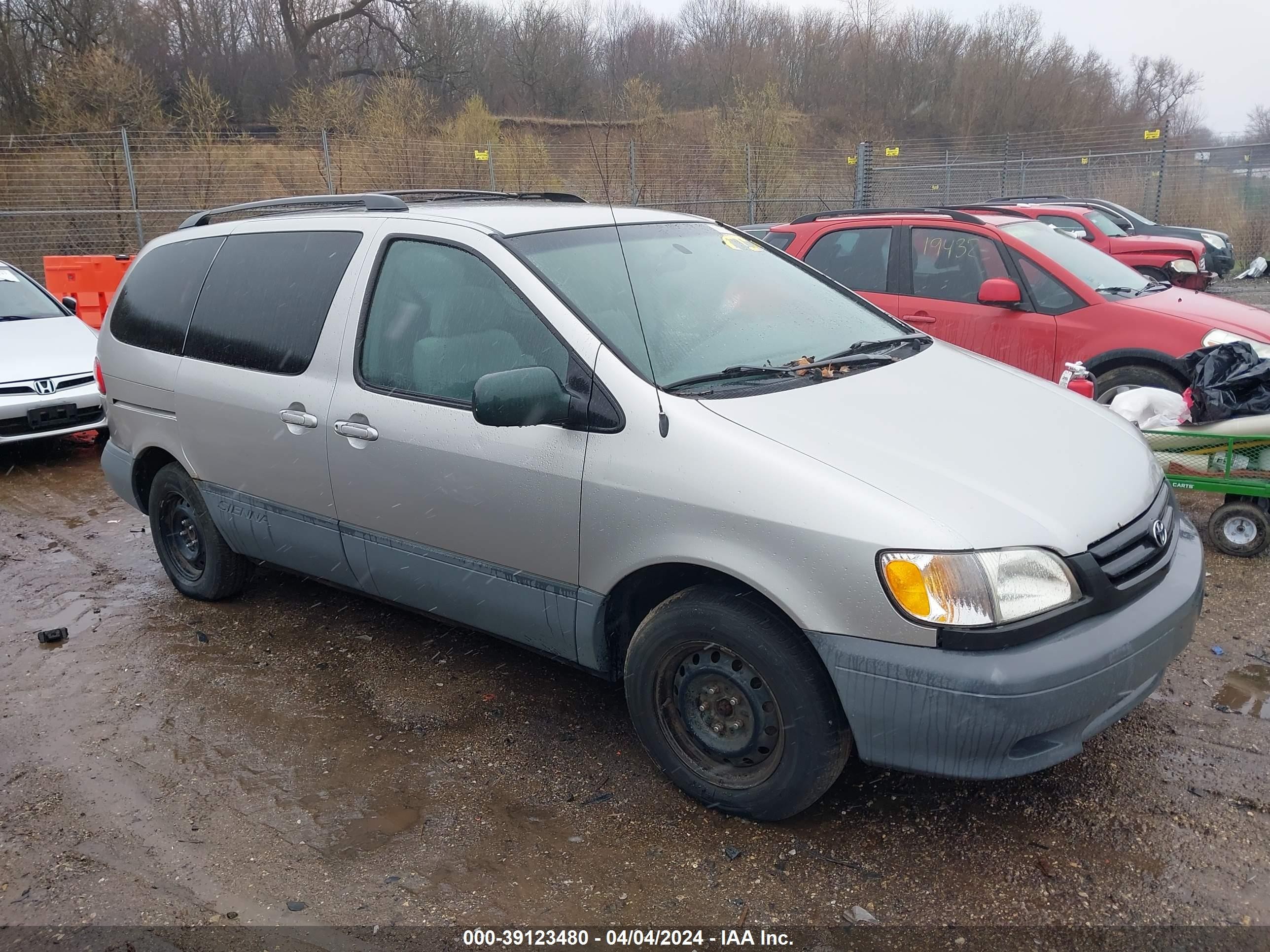 toyota sienna 2002 4t3zf19c32u467470