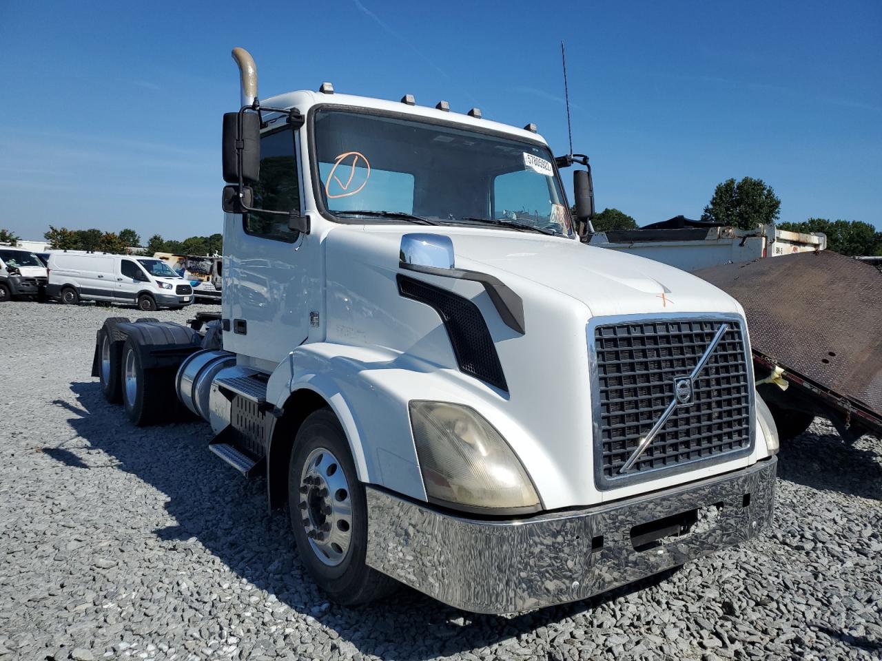 volvo  2017 4v4nc9dg4hn983549