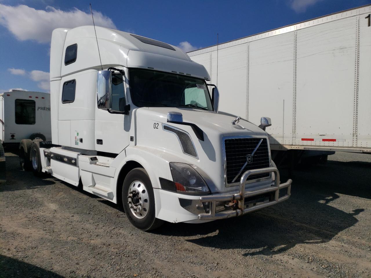 volvo  2017 4v4nc9eh1hn984052