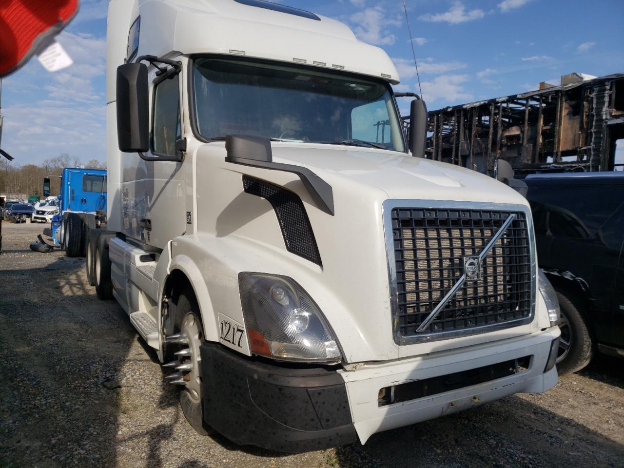 volvo  2017 4v4nc9eh2hn970323