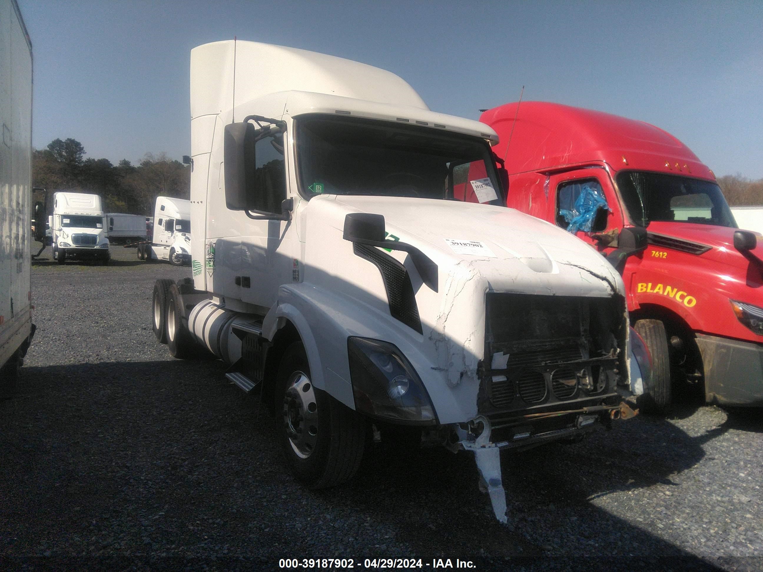 volvo  2015 4v4nc9eh4fn924604