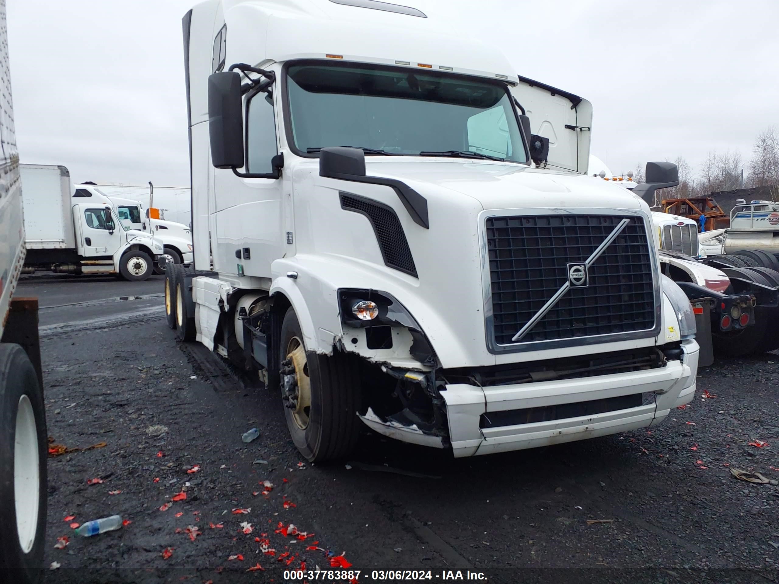 volvo  2017 4v4nc9eh7hn985870