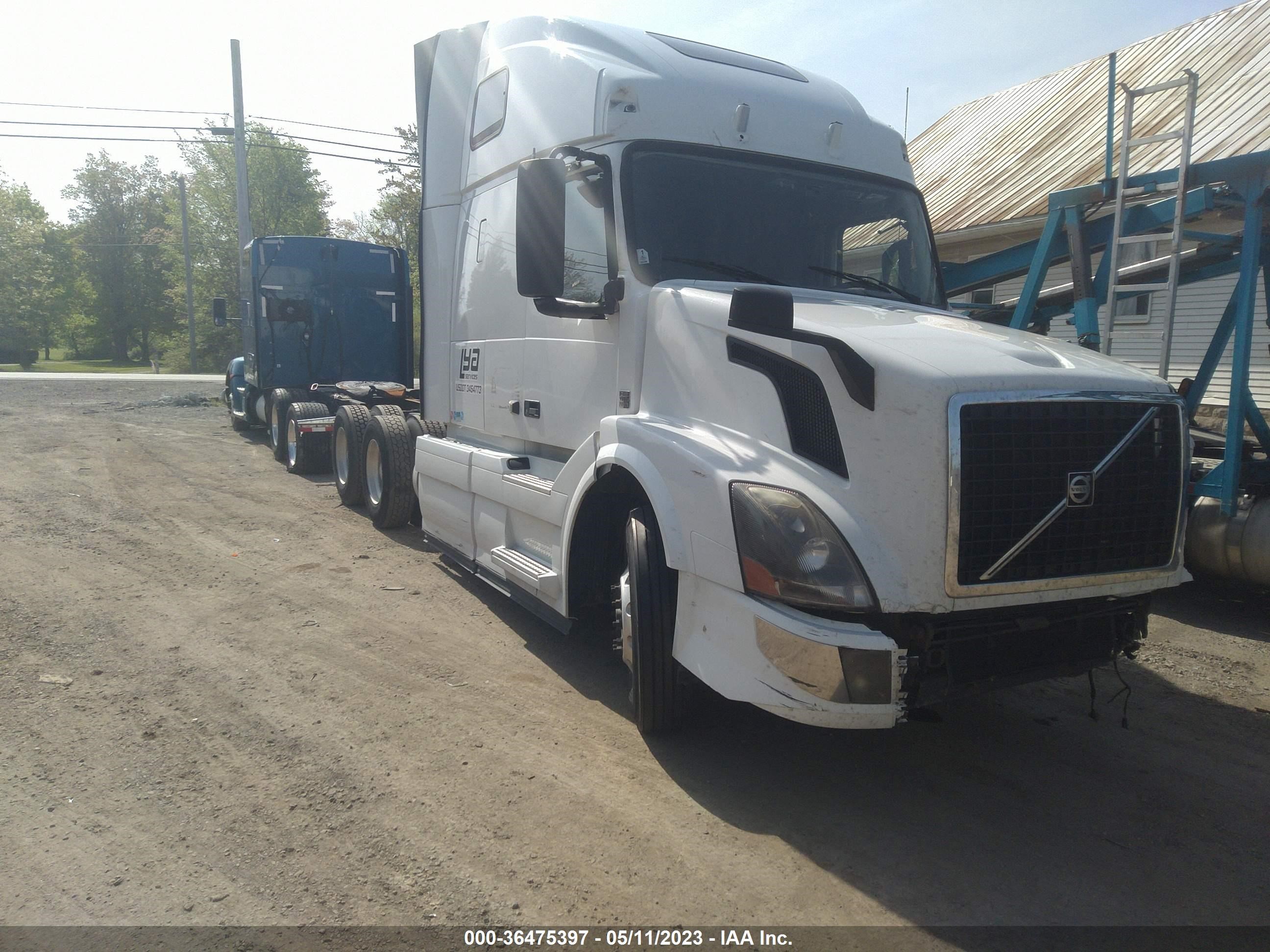 volvo  2016 4v4nc9eh8gn933078