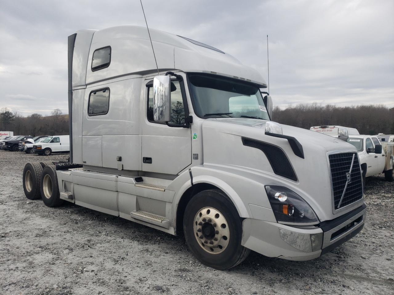 volvo  2017 4v4nc9ej2hn982250