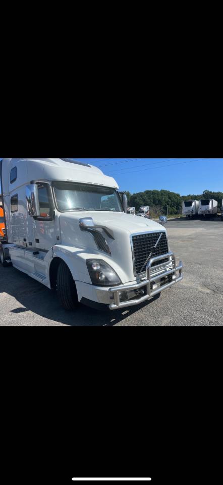 volvo  2013 4v4nc9ej8dn140023