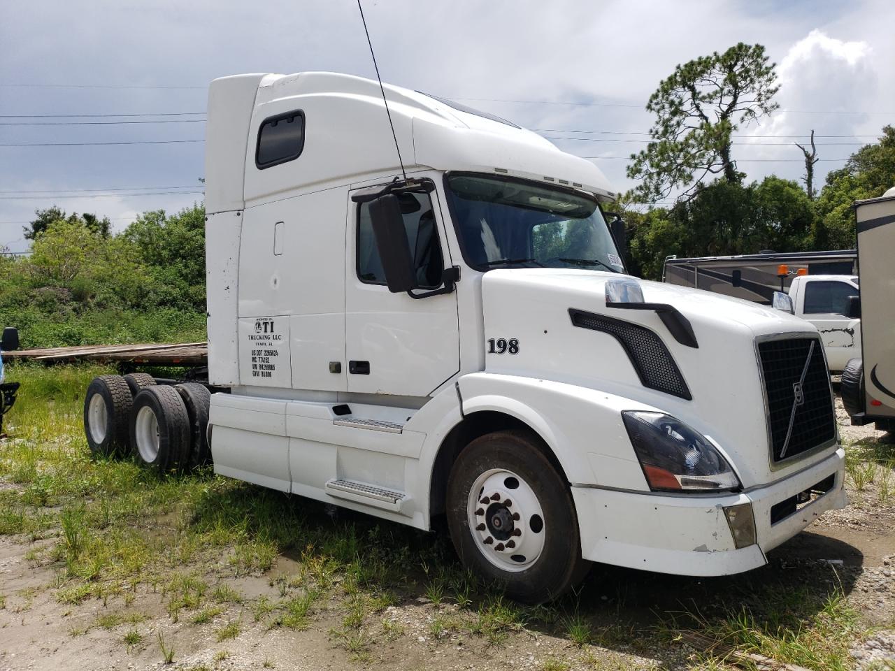 volvo  2009 4v4nc9tg29n269065