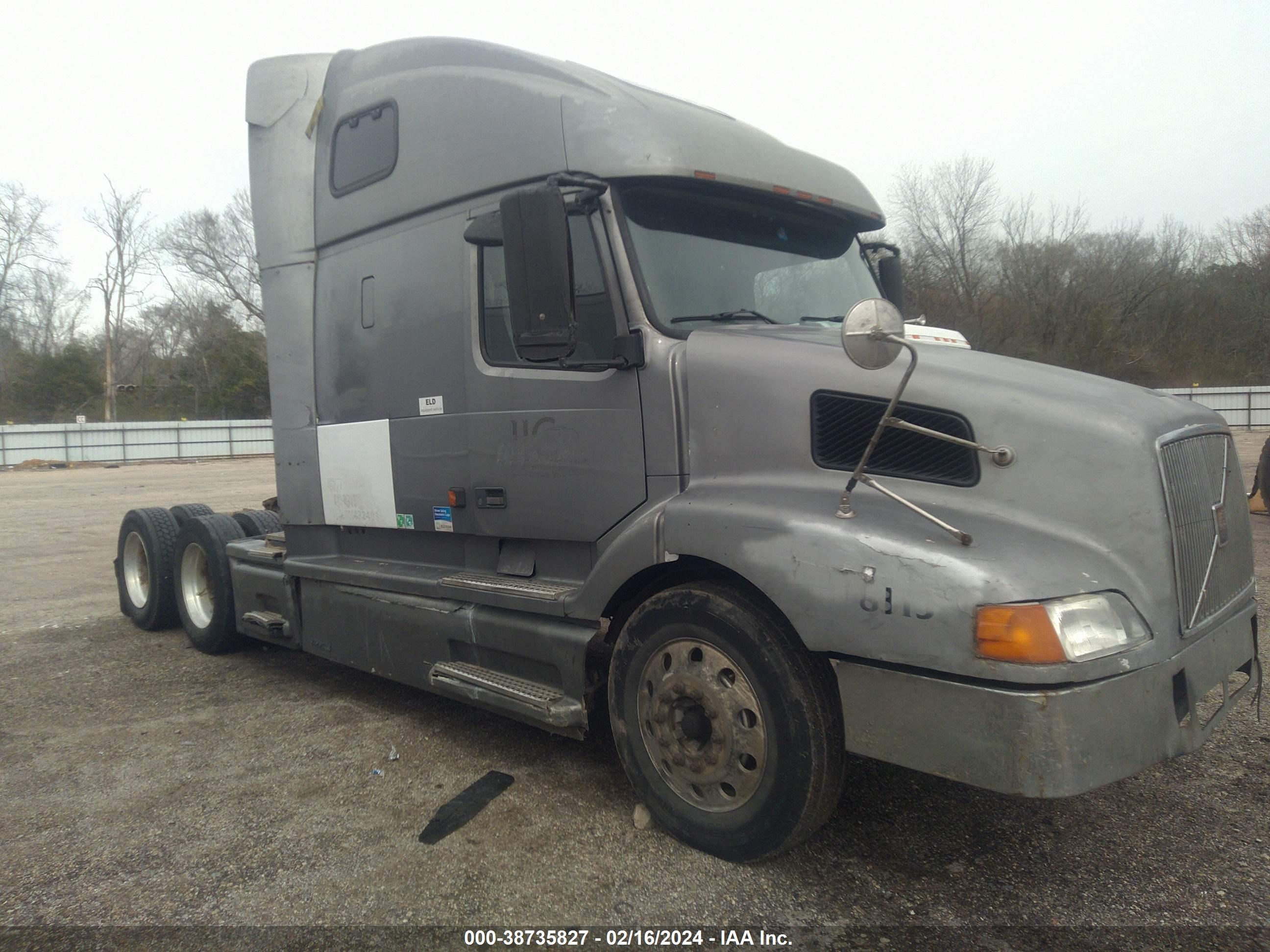 volvo  2003 4v4nc9tj83n343365