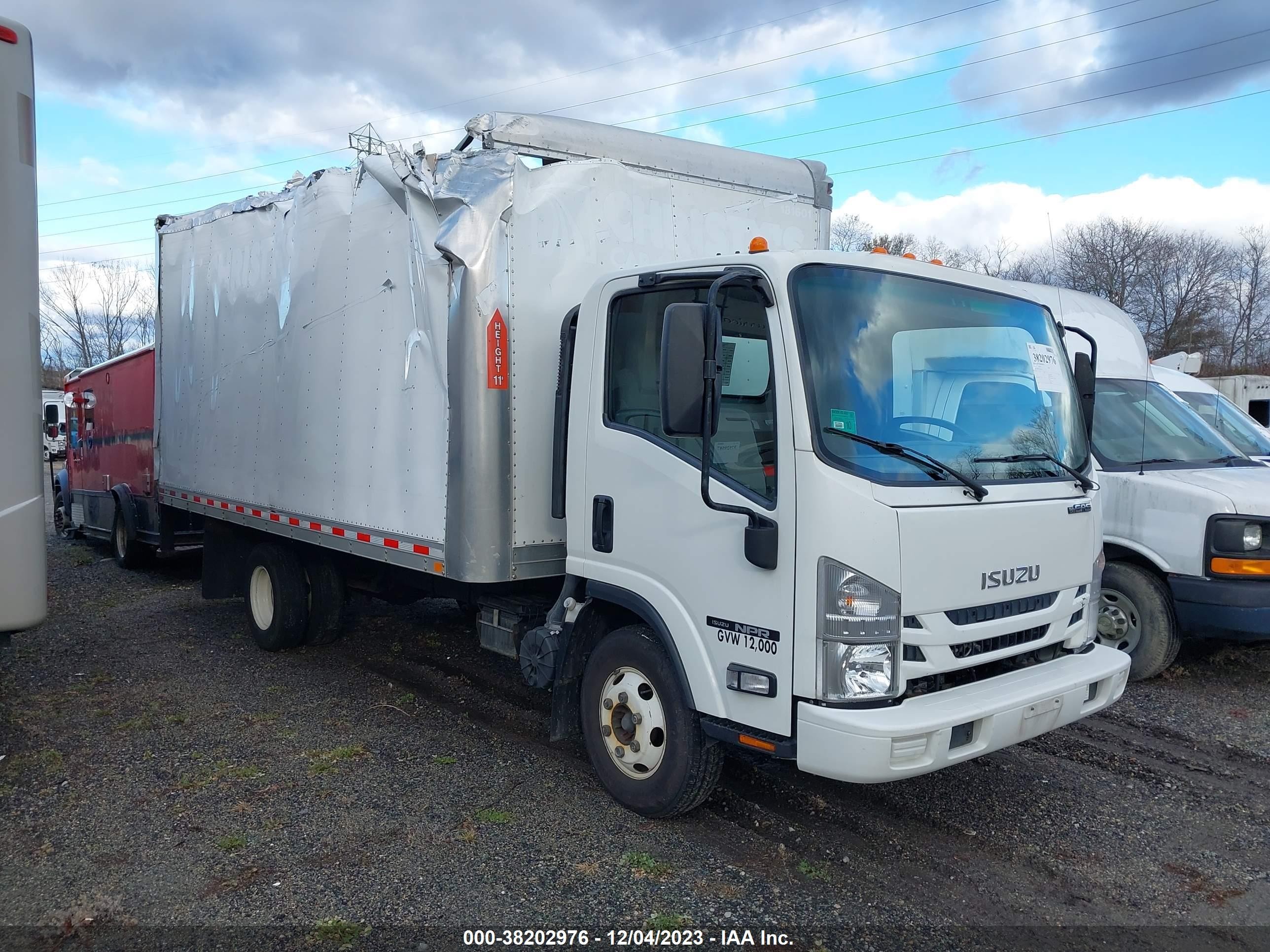 isuzu npr 2018 54db4w1b7js803812