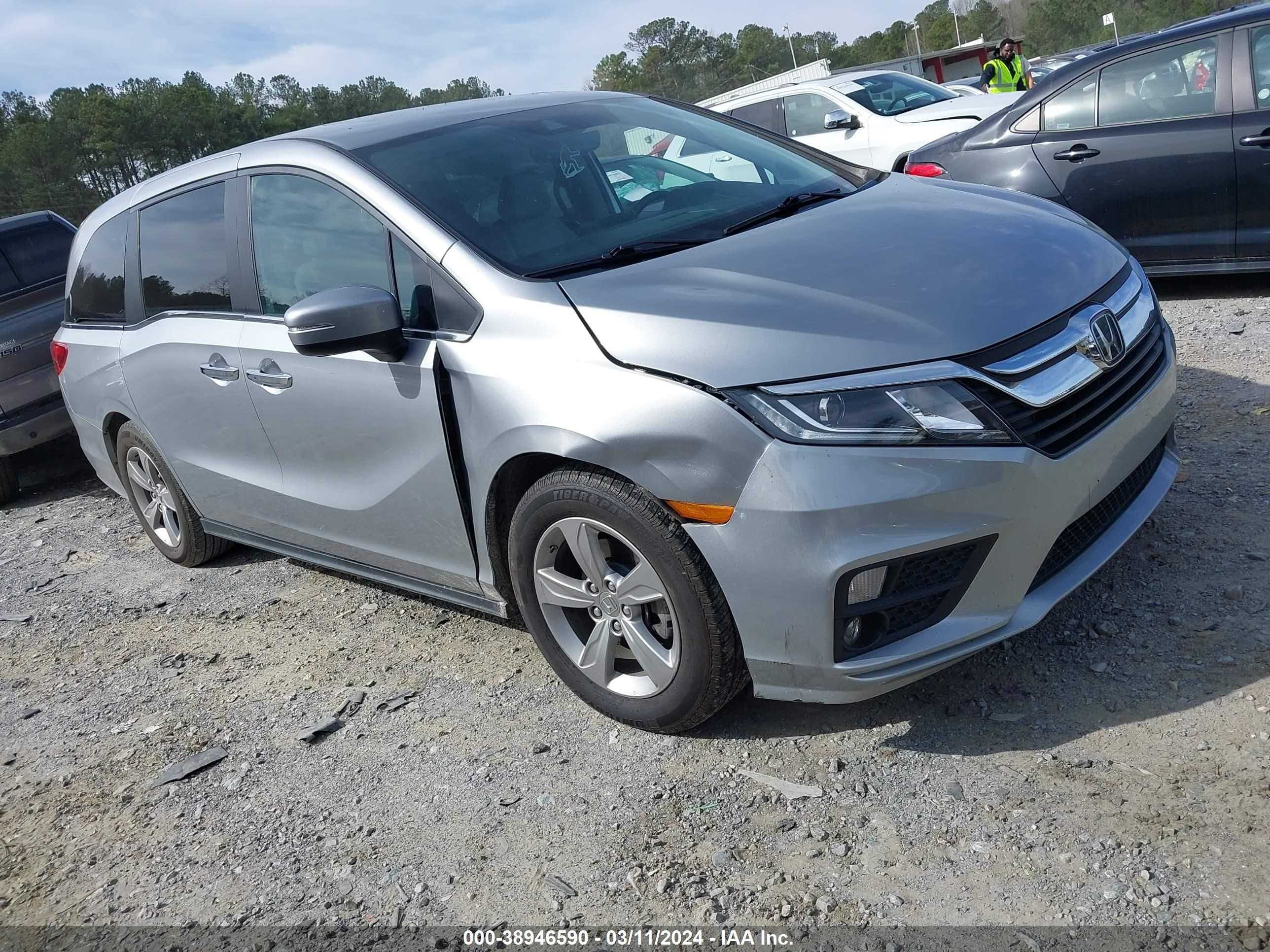 honda odyssey 2018 5fnrl6h73jb051353