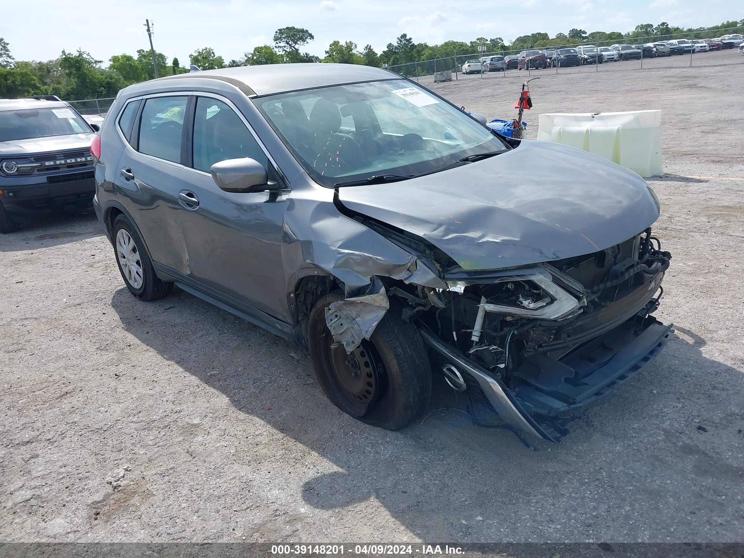 nissan rogue 2017 5n1at2mt6hc779731