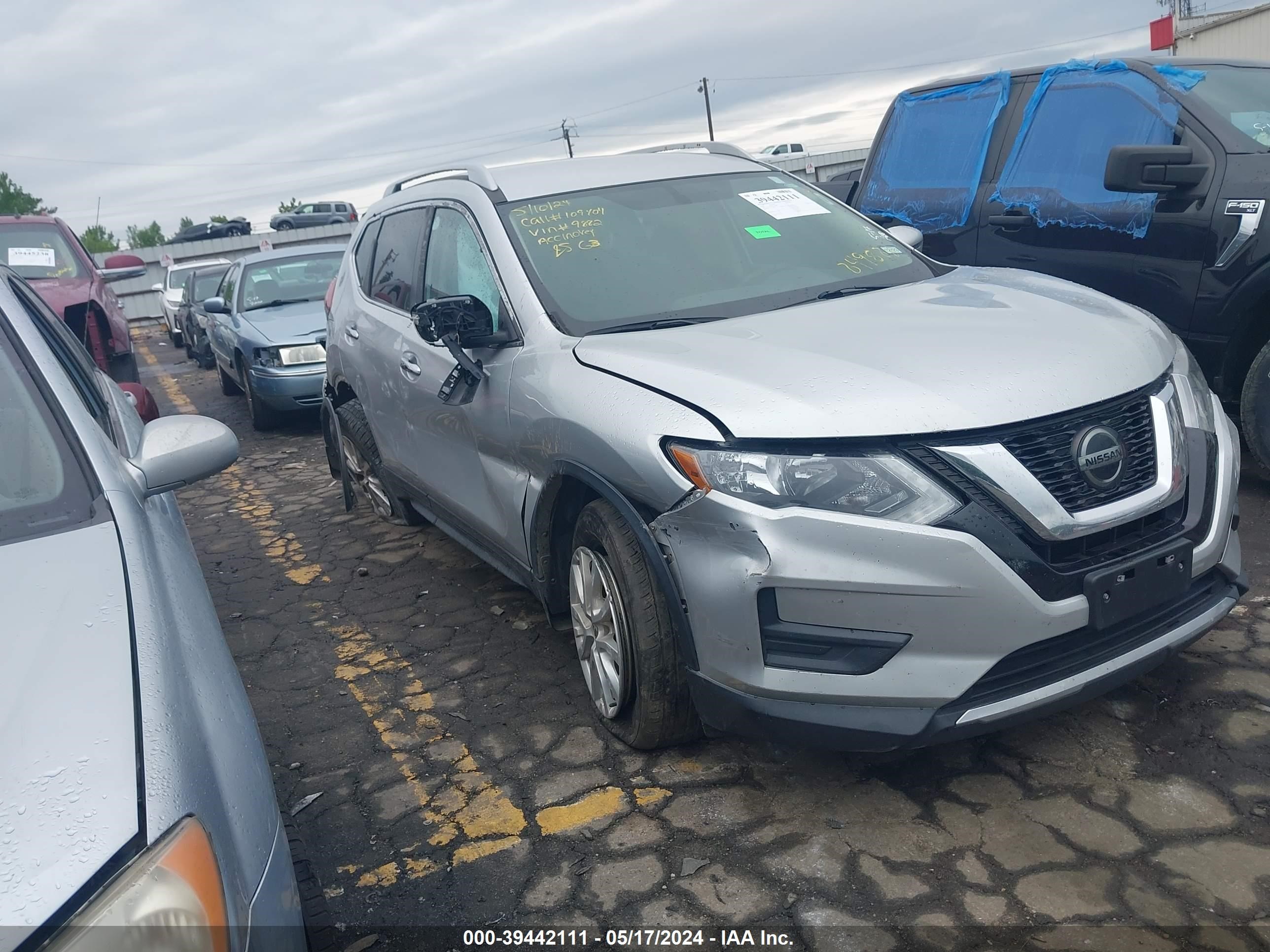 nissan rogue 2018 5n1at2mt8jc849882