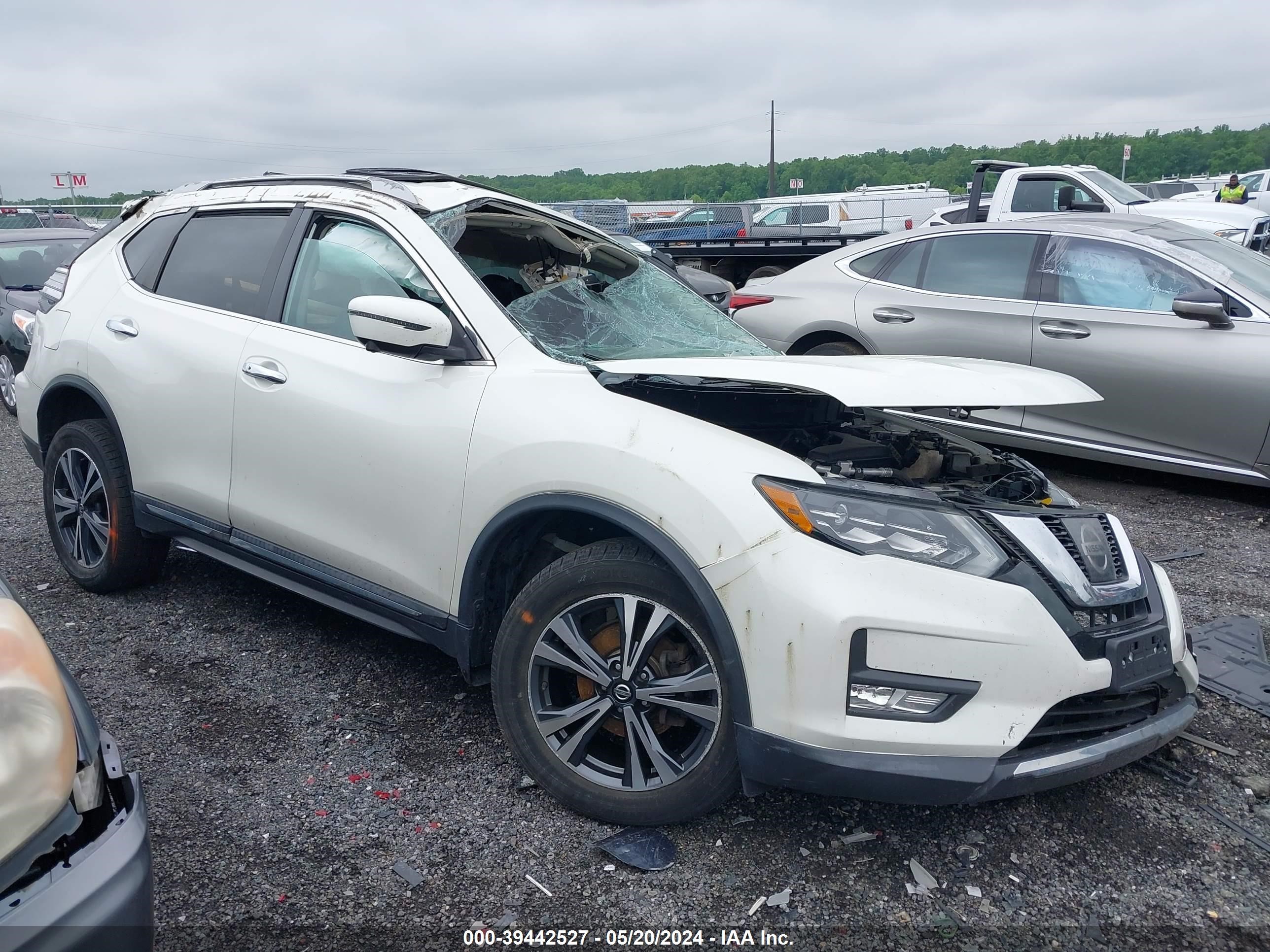 nissan rogue 2017 5n1at2mv1hc790038