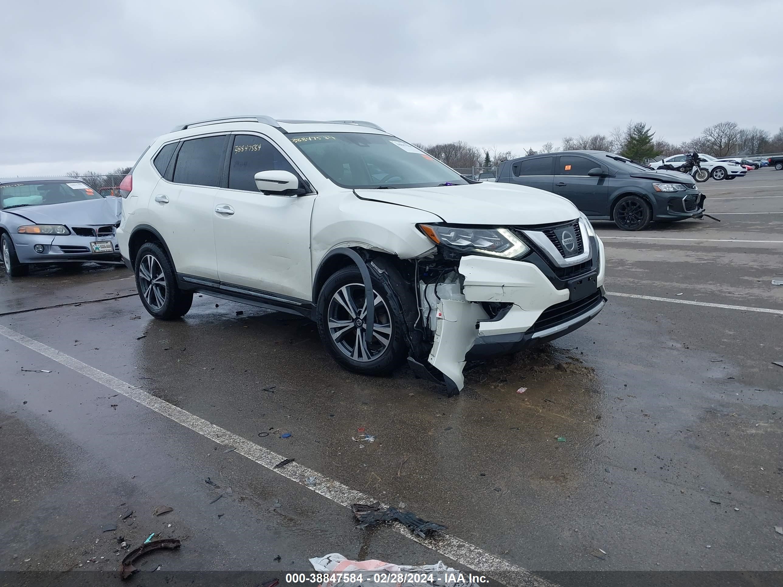 nissan rogue 2017 5n1at2mv2hc848142