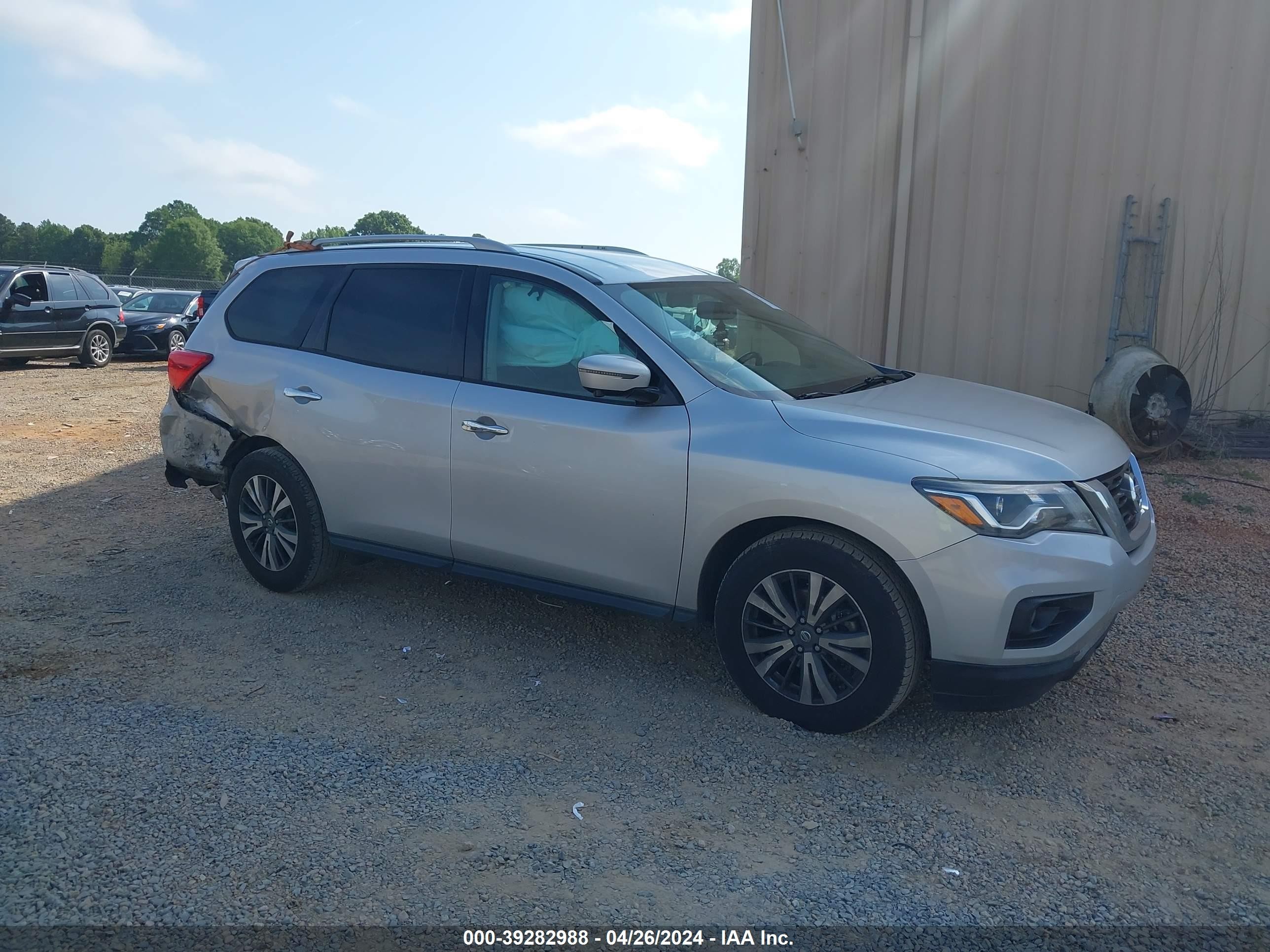 nissan pathfinder 2017 5n1dr2mm0hc677426