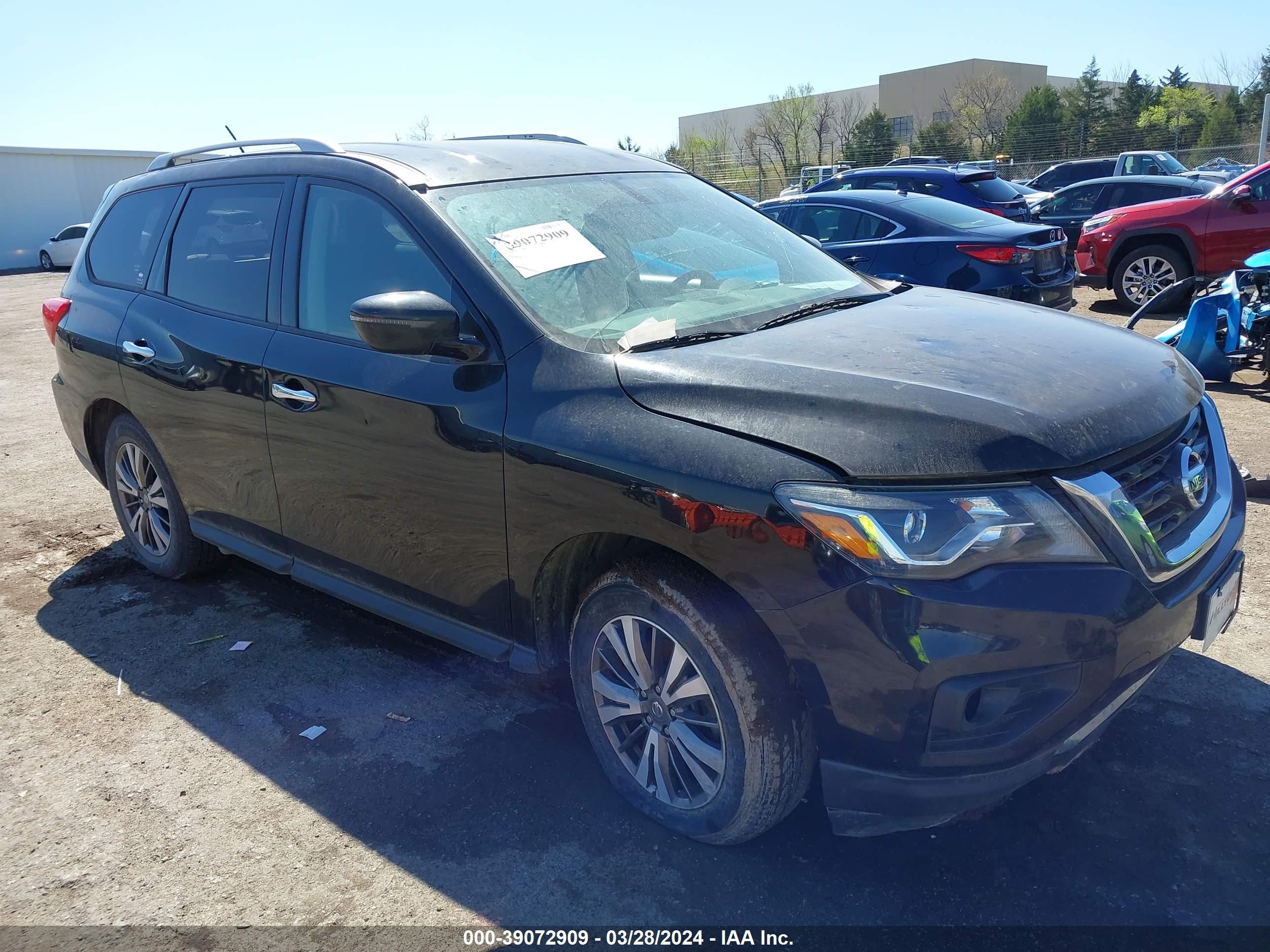 nissan pathfinder 2018 5n1dr2mm1jc631318