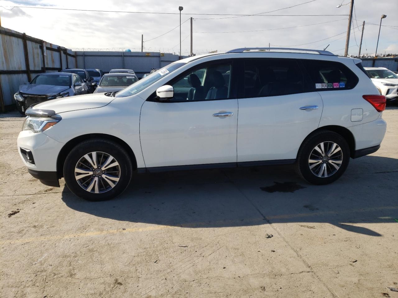 nissan pathfinder 2017 5n1dr2mm4hc687845