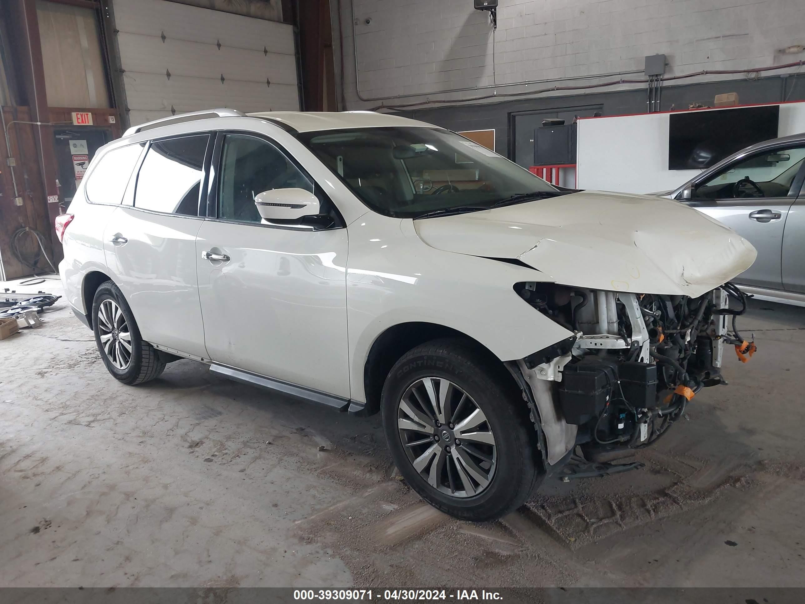 nissan pathfinder 2018 5n1dr2mm4jc647013