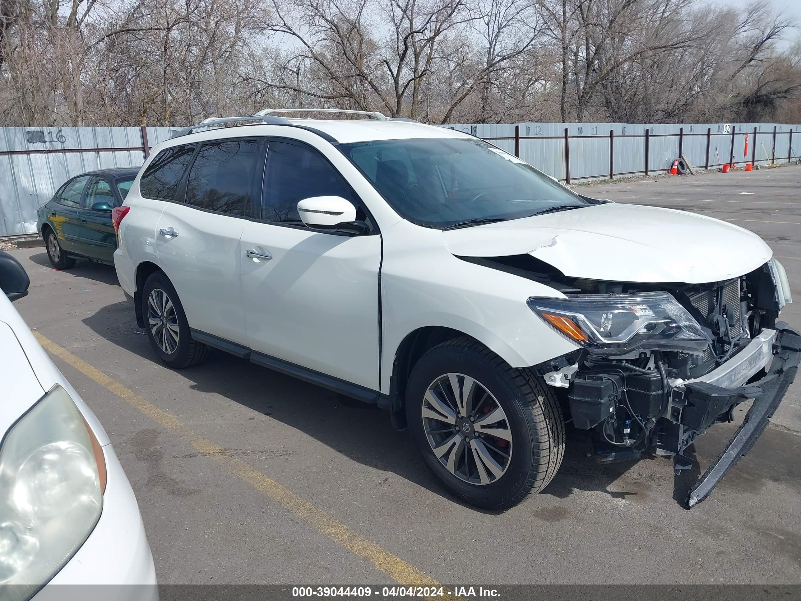 nissan pathfinder 2017 5n1dr2mm7hc679402