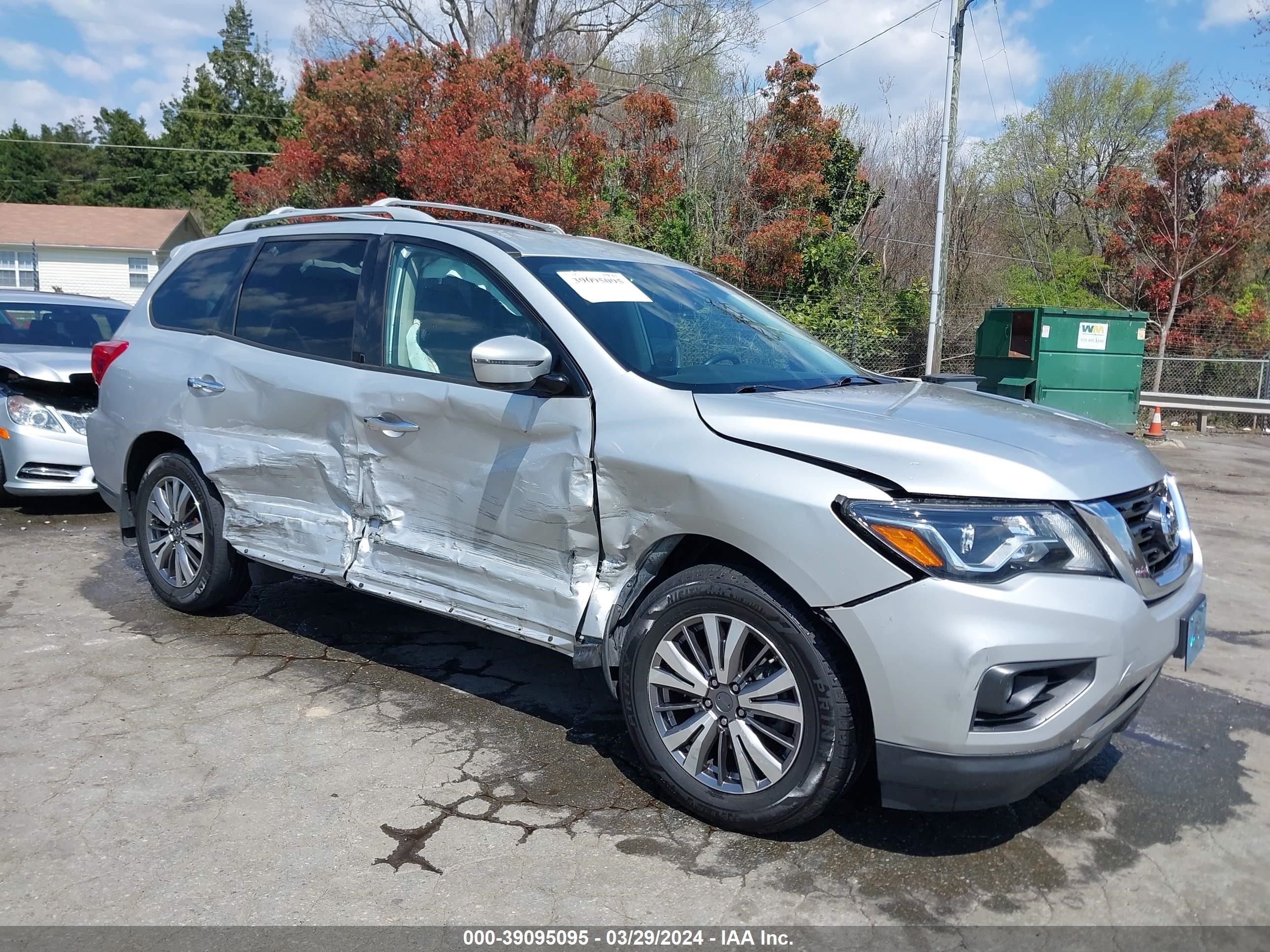 nissan pathfinder 2018 5n1dr2mm7jc649144