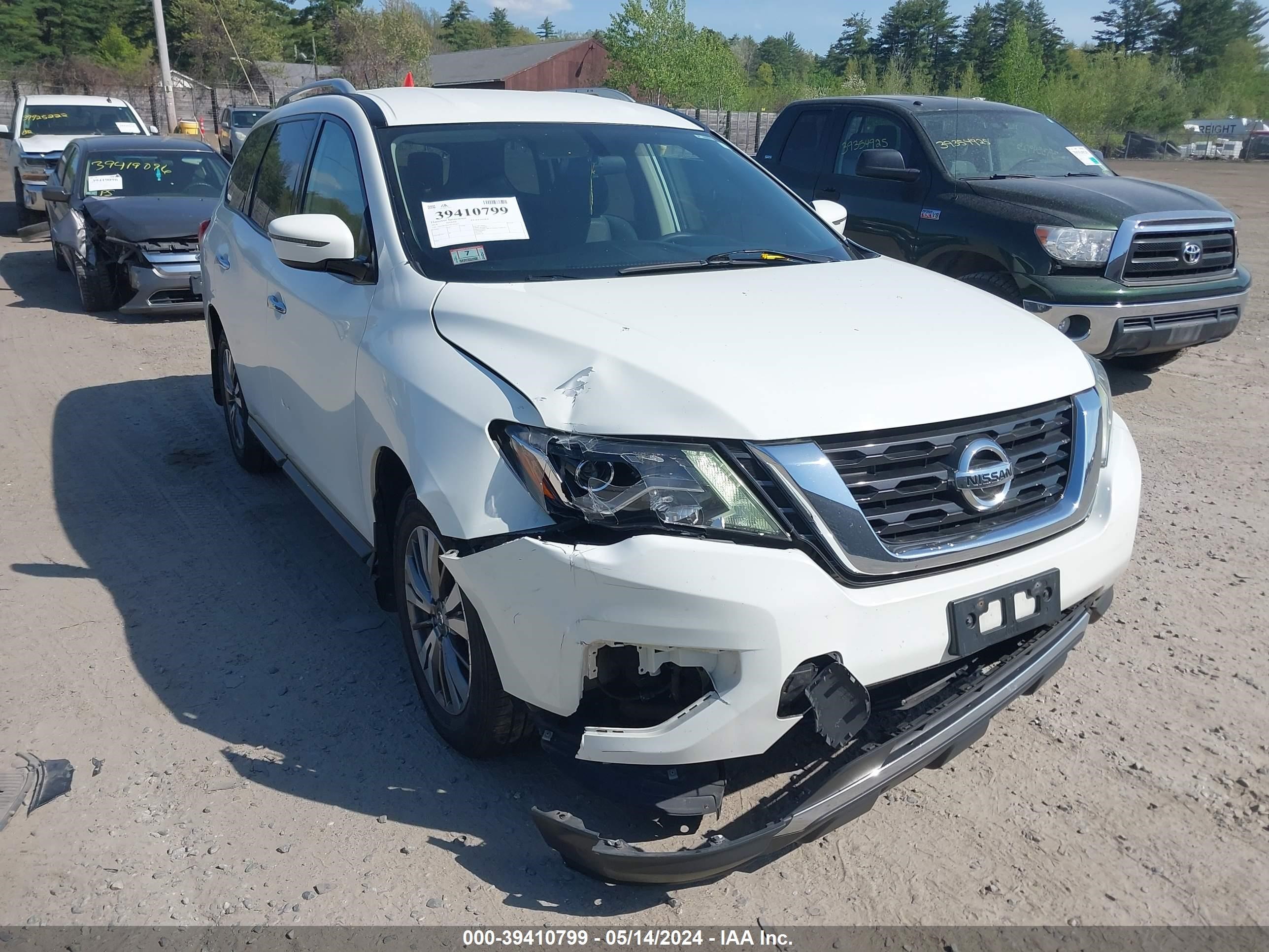 nissan pathfinder 2018 5n1dr2mm7jc676067