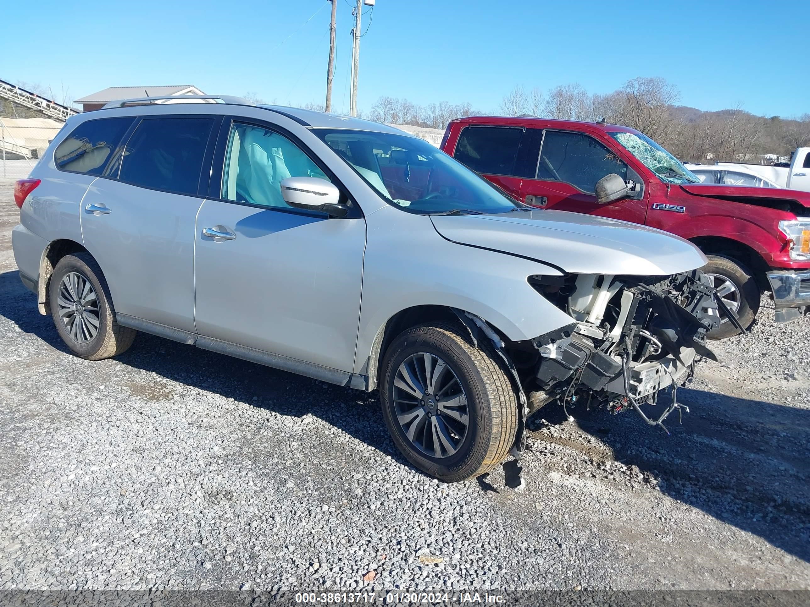 nissan pathfinder 2017 5n1dr2mm8hc640186