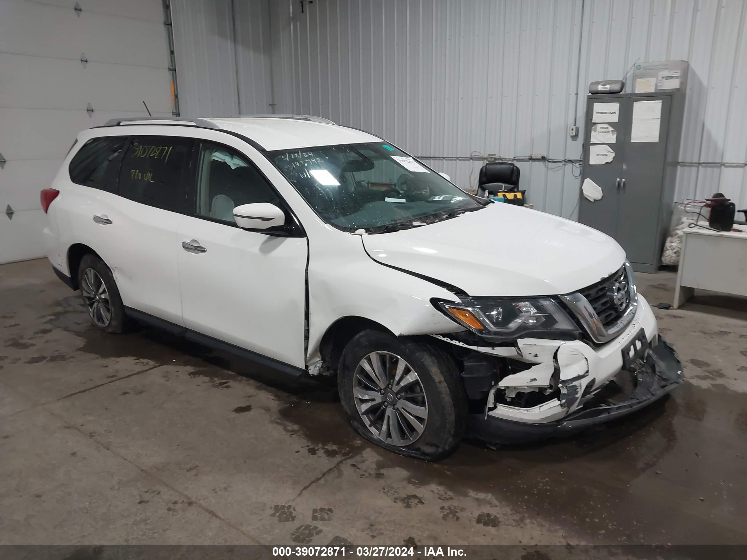 nissan pathfinder 2018 5n1dr2mm8jc673274