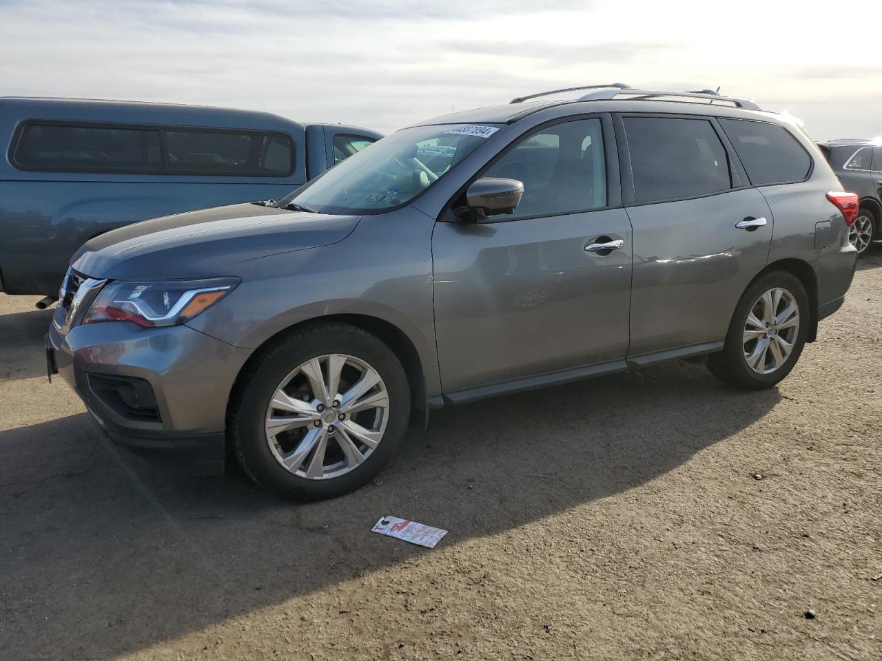 nissan pathfinder 2018 5n1dr2mm9jc632376