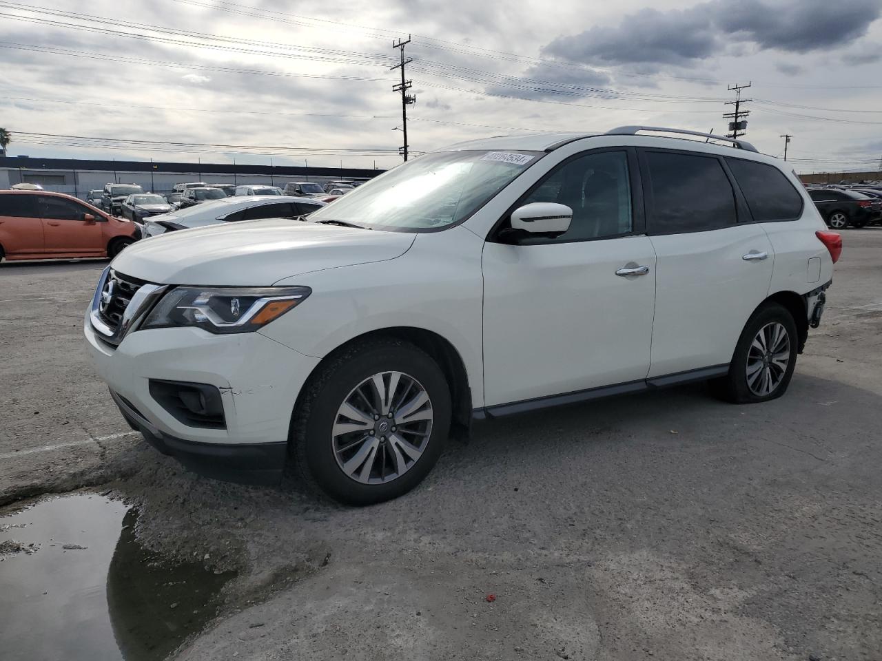 nissan pathfinder 2017 5n1dr2mn2hc629130