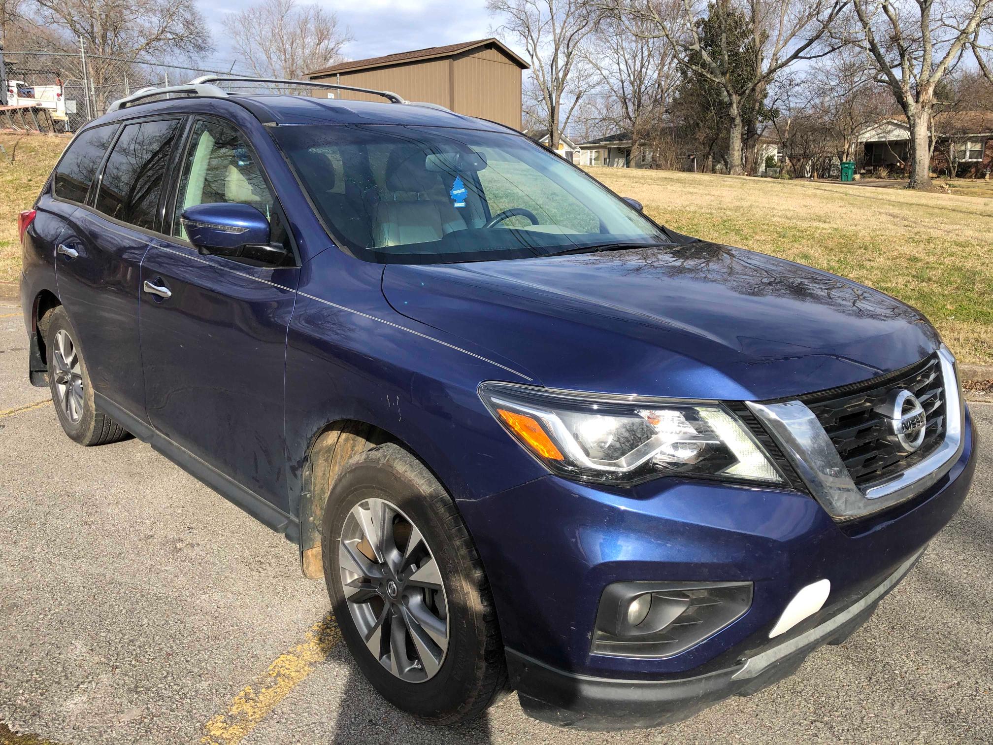 nissan pathfinder 2017 5n1dr2mn2hc656781