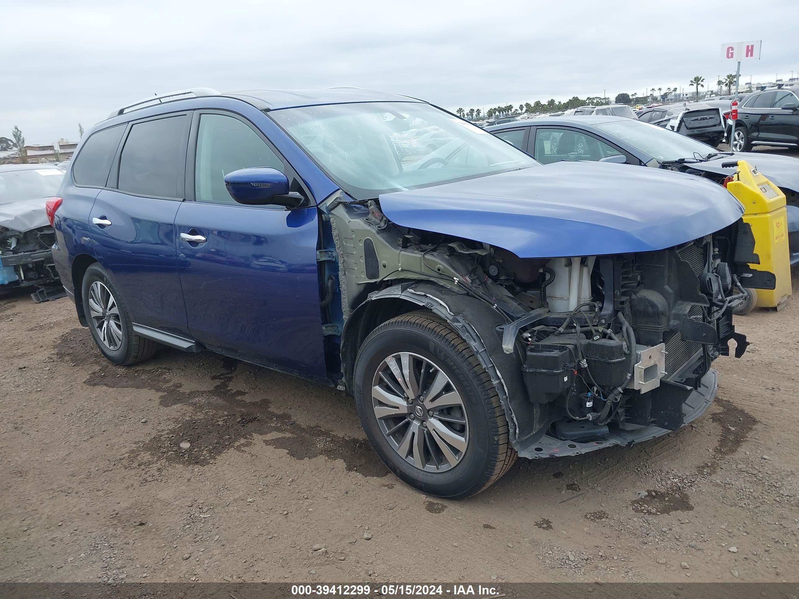 nissan pathfinder 2017 5n1dr2mn3hc638421