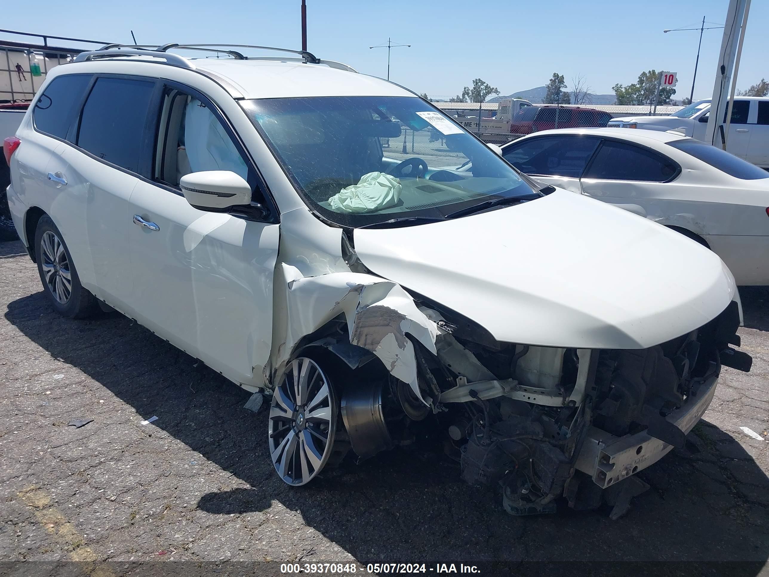 nissan pathfinder 2017 5n1dr2mn5hc647850