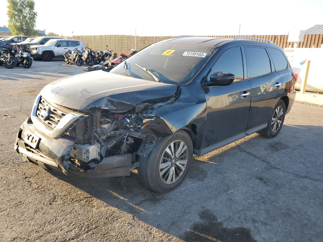 nissan pathfinder 2017 5n1dr2mn5hc662378