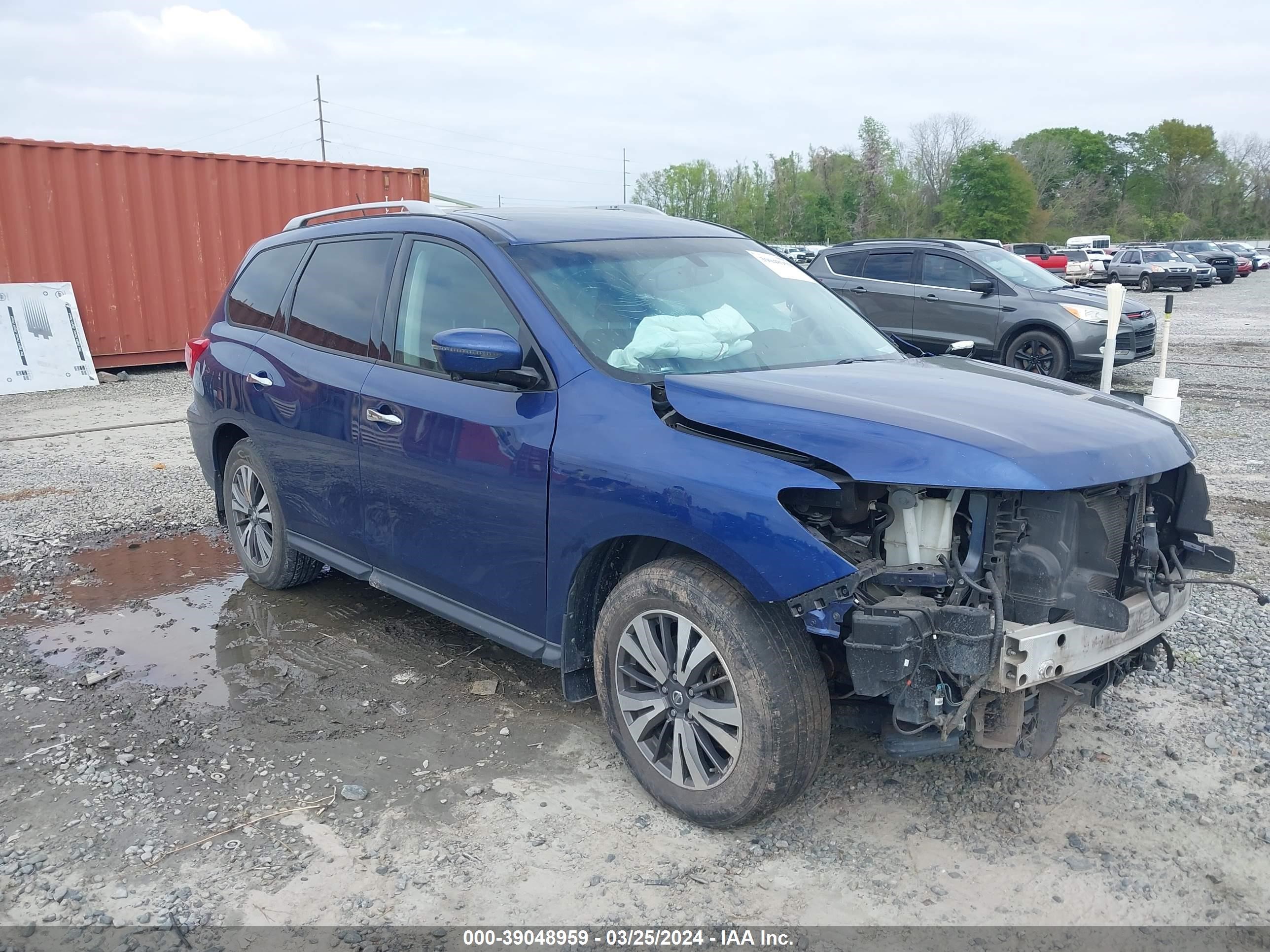 nissan pathfinder 2017 5n1dr2mn8hc655716