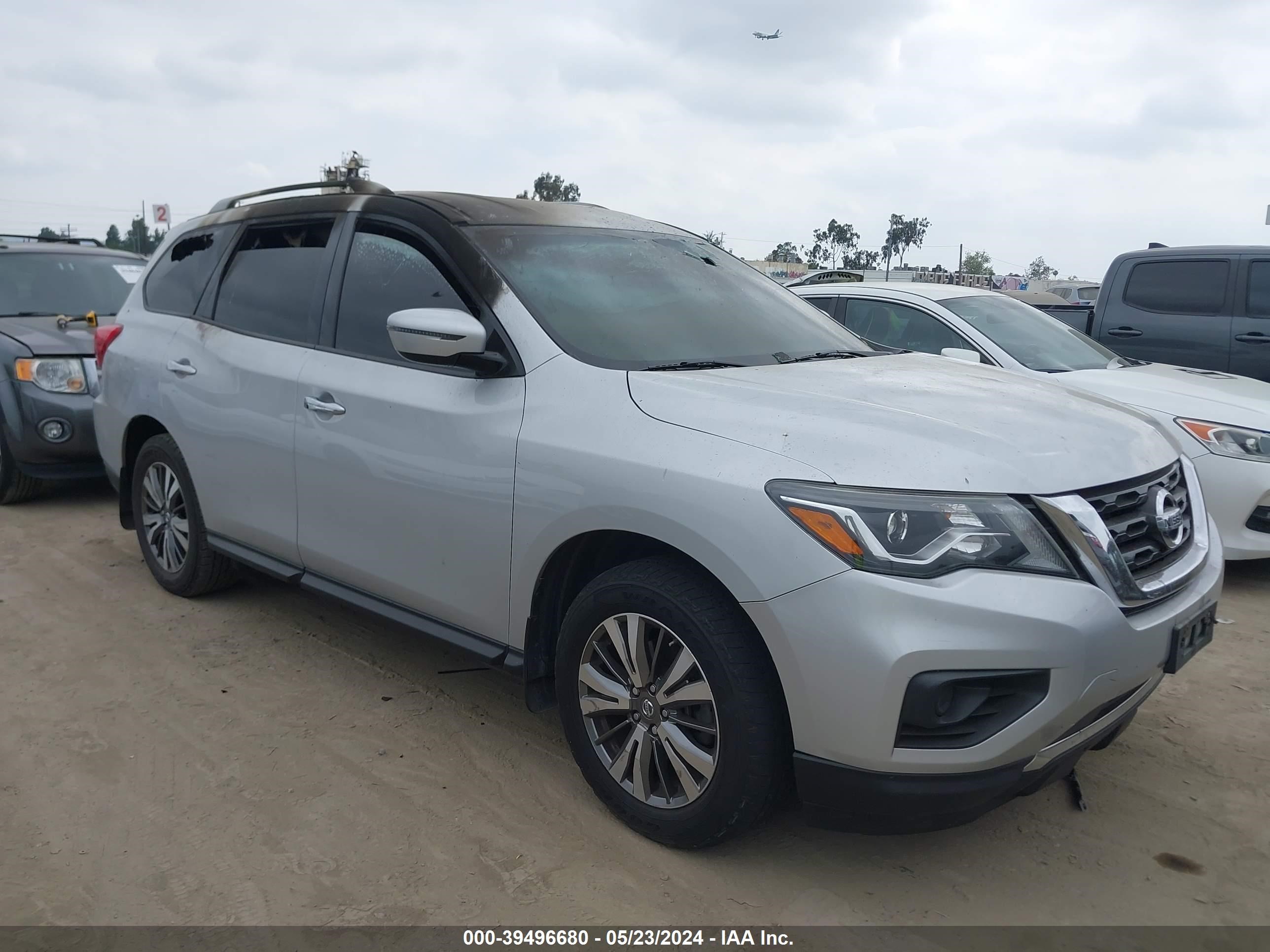 nissan pathfinder 2018 5n1dr2mn8jc671680