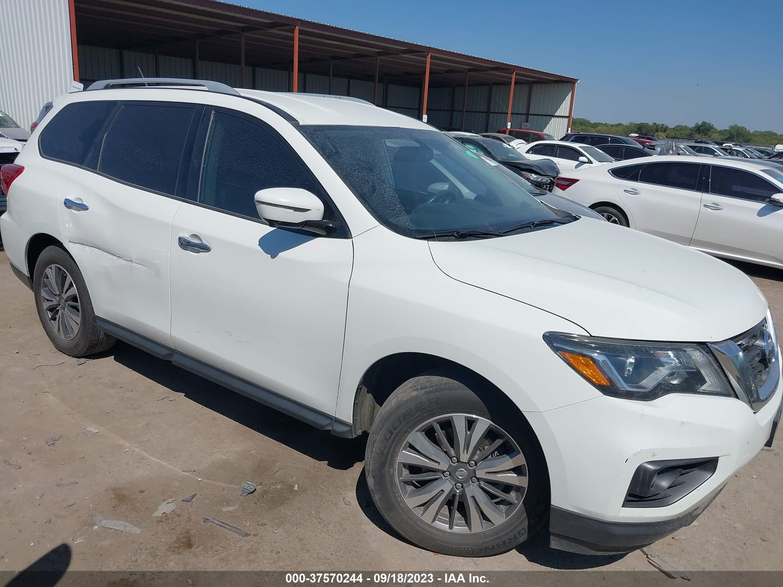 nissan pathfinder 2017 5n1dr2mn9hc623888