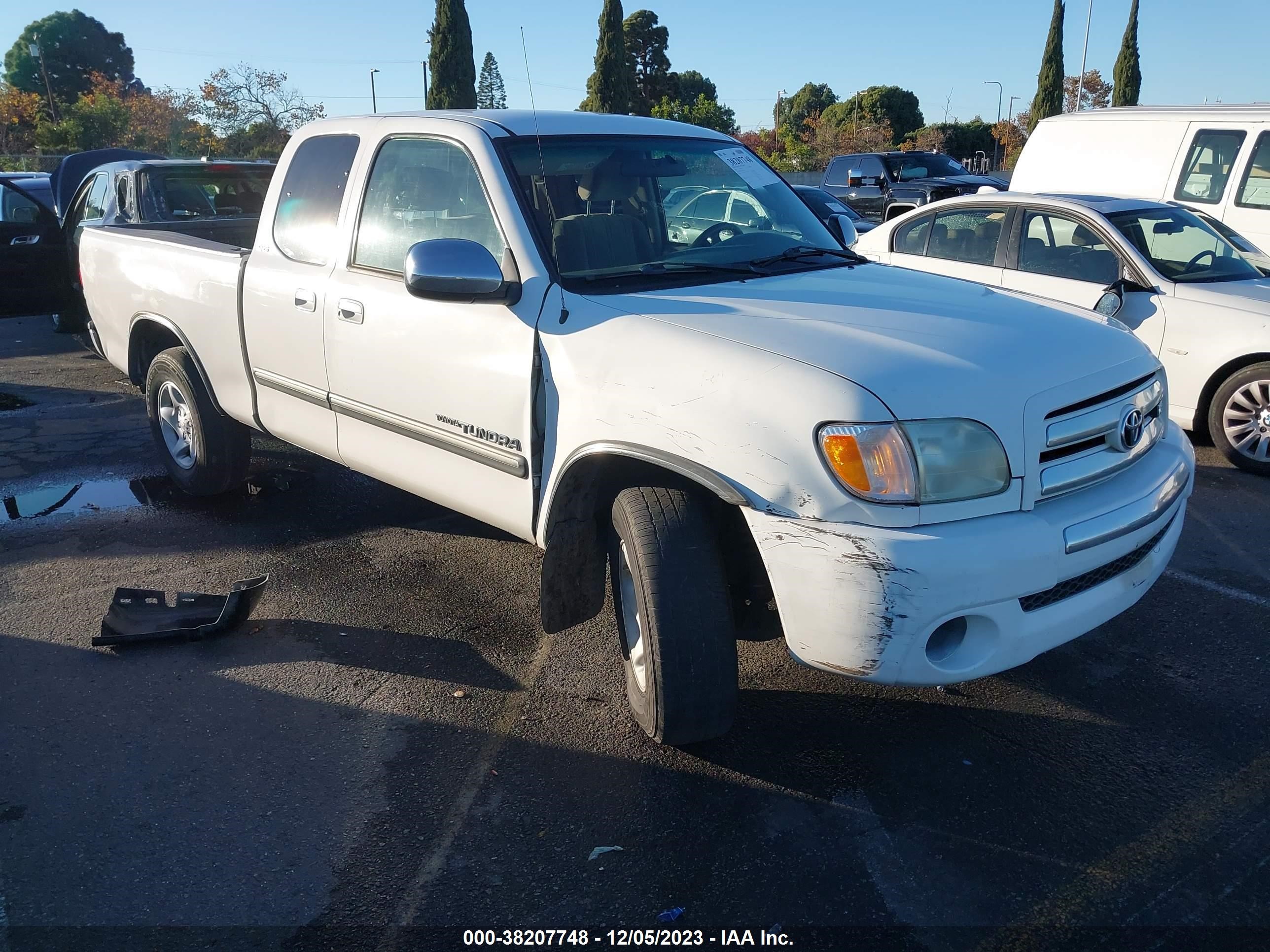 toyota tundra 2004 5tbrt341x4s453024