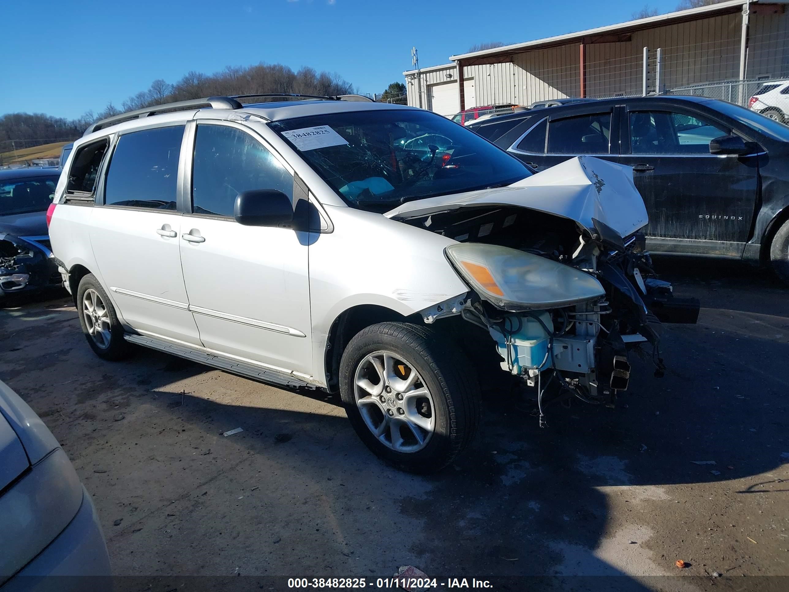 toyota sienna 2004 5tdba22c44s010011