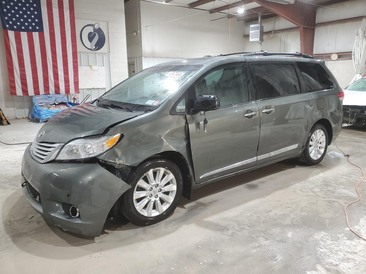 toyota sienna 2013 5tddk3dc1ds057215