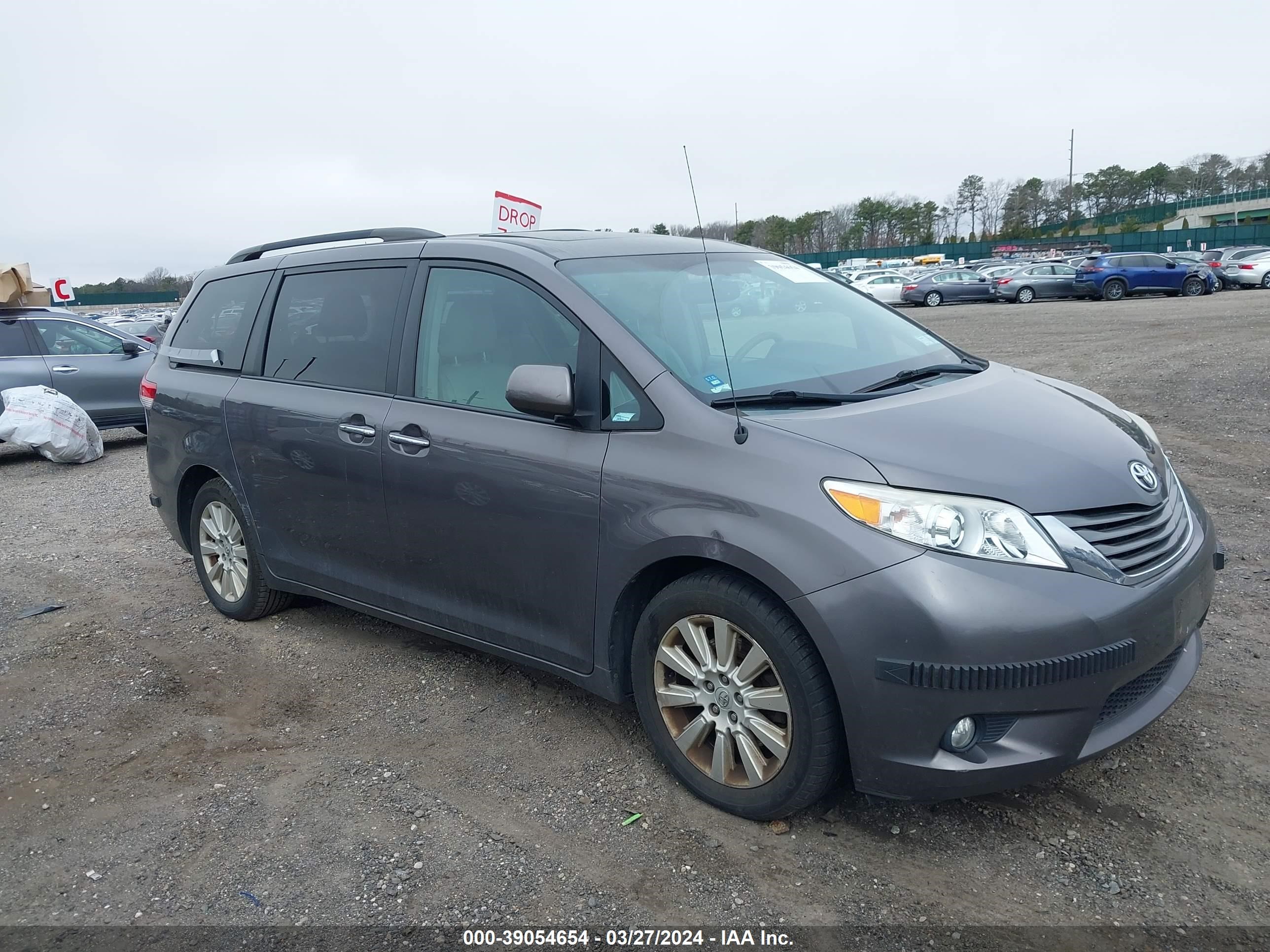 toyota sienna 2013 5tddk3dc4ds054986