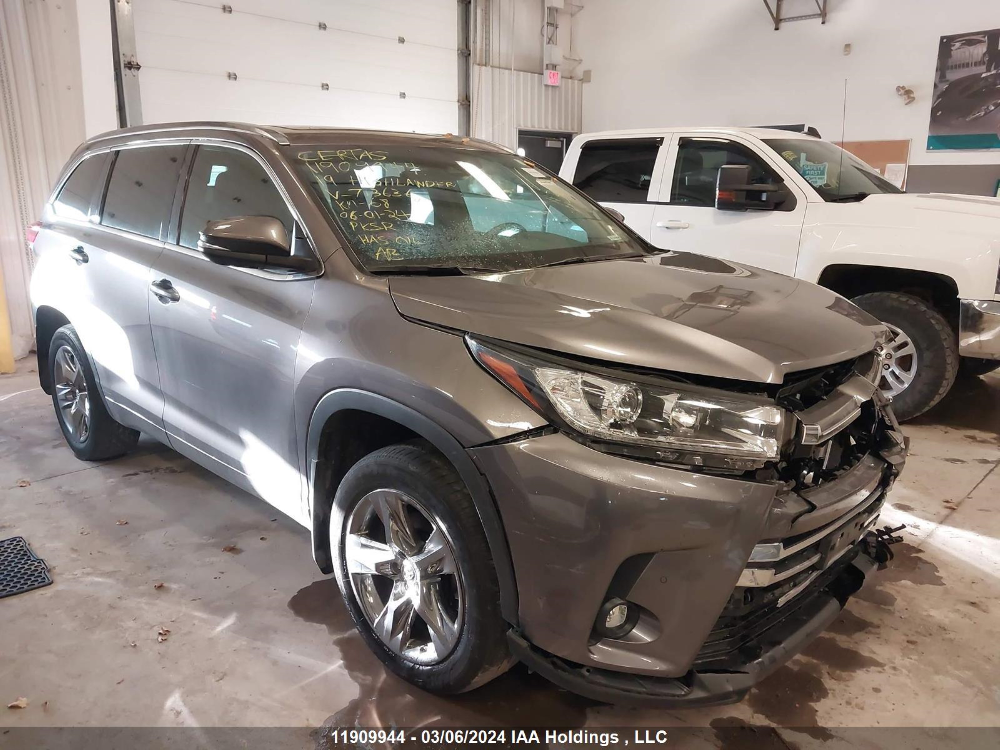 toyota highlander 2019 5tddzrfh2ks713636