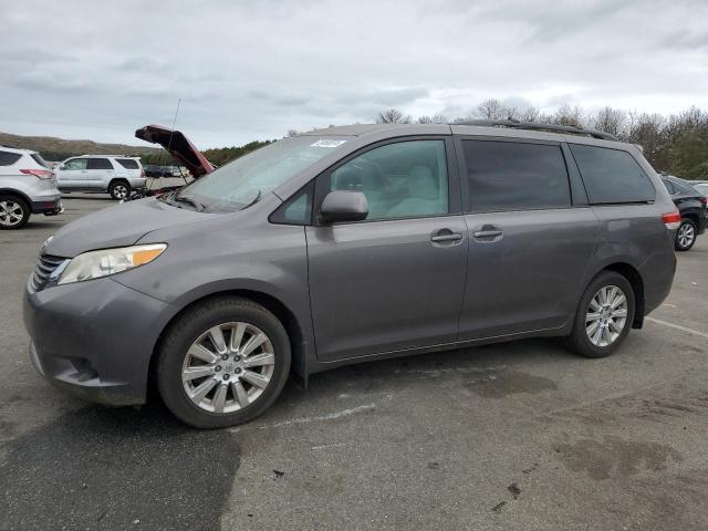 toyota sienna 2011 5tdjk3dc5bs024072