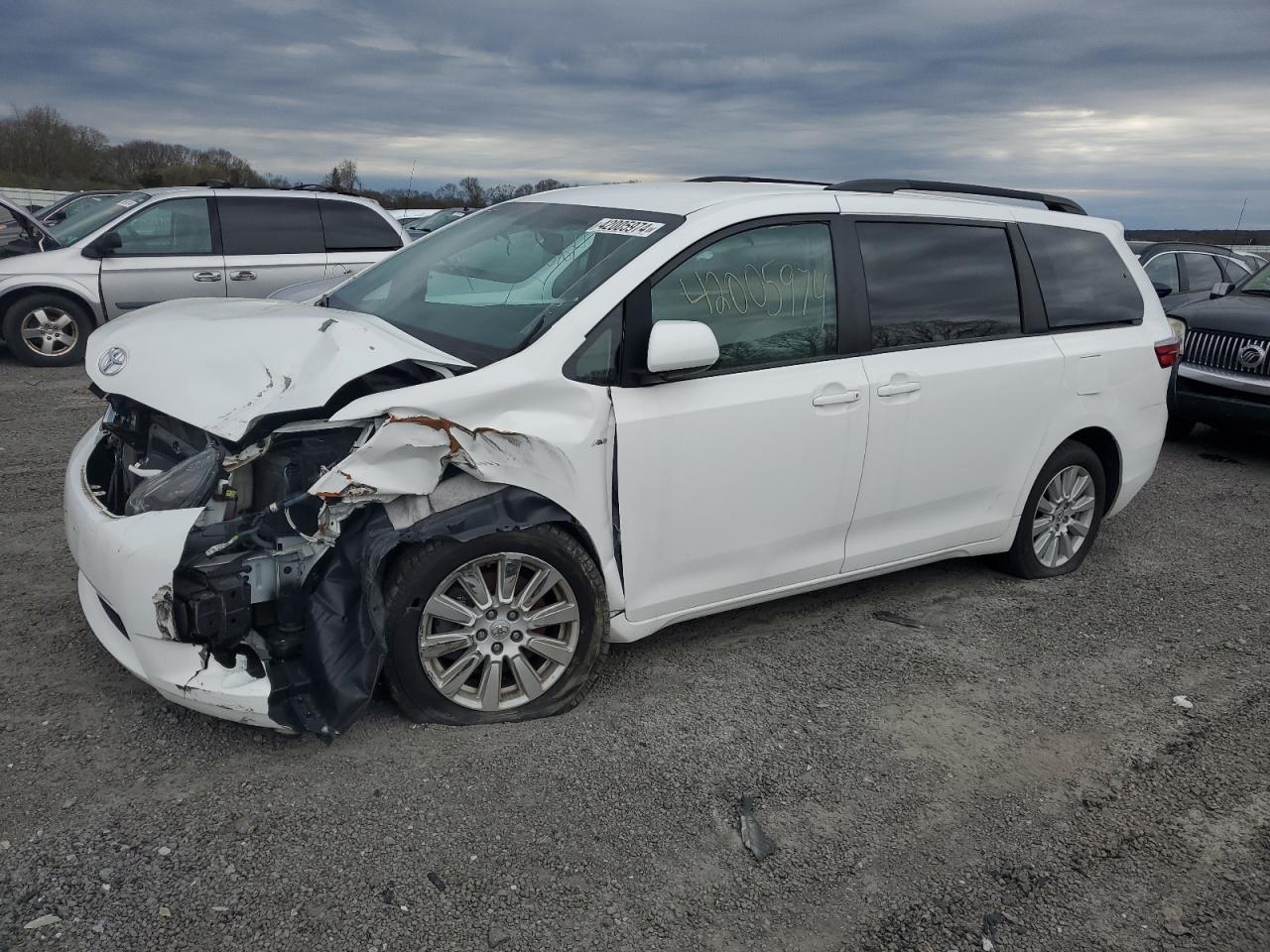 toyota sienna 2017 5tdjz3dc3hs184357