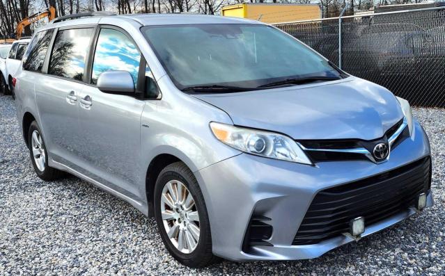 toyota sienna le 2018 5tdjz3dc4js201396