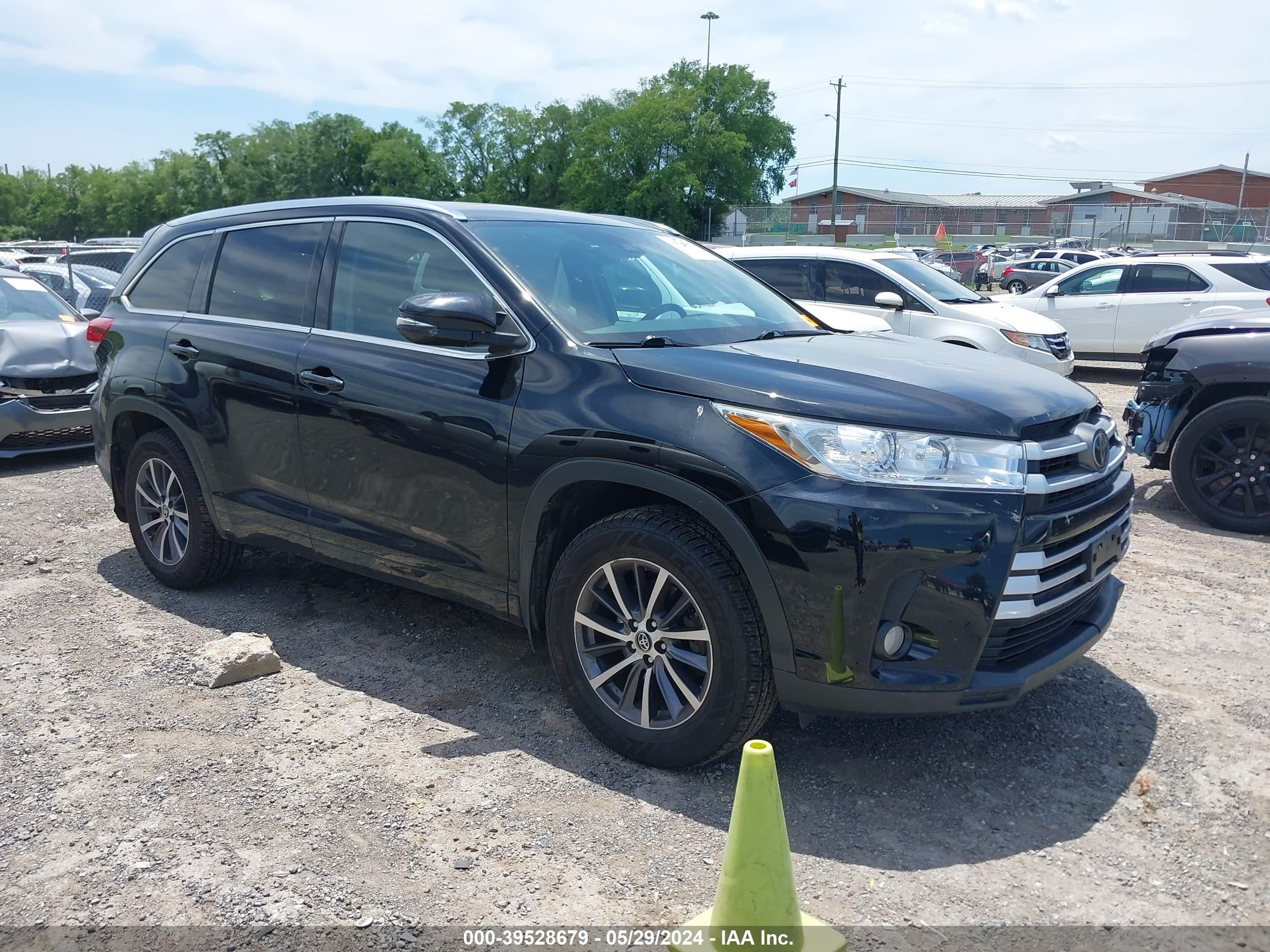 toyota highlander 2017 5tdjzrfh5hs425413