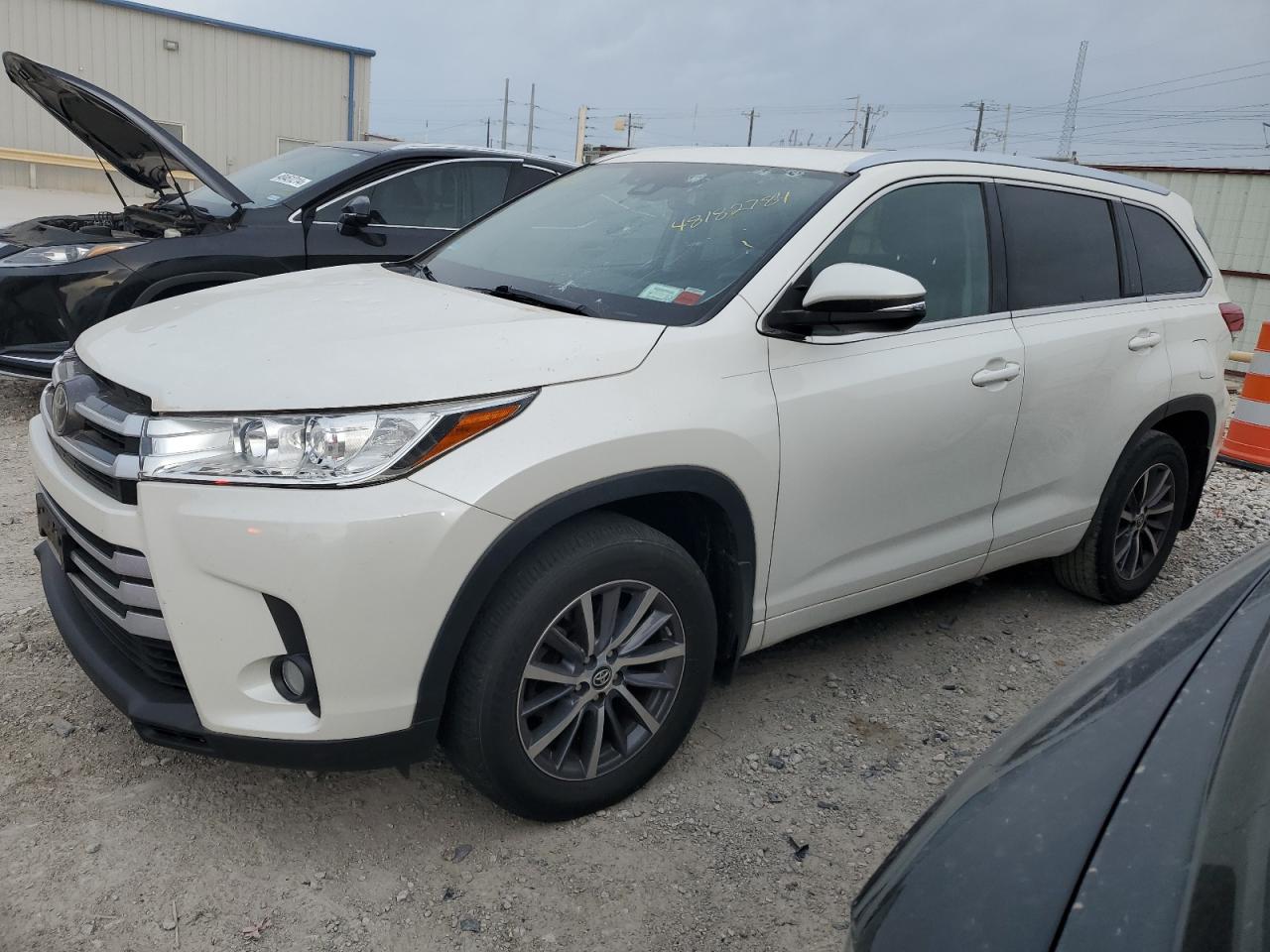 toyota highlander 2018 5tdjzrfh9js525553