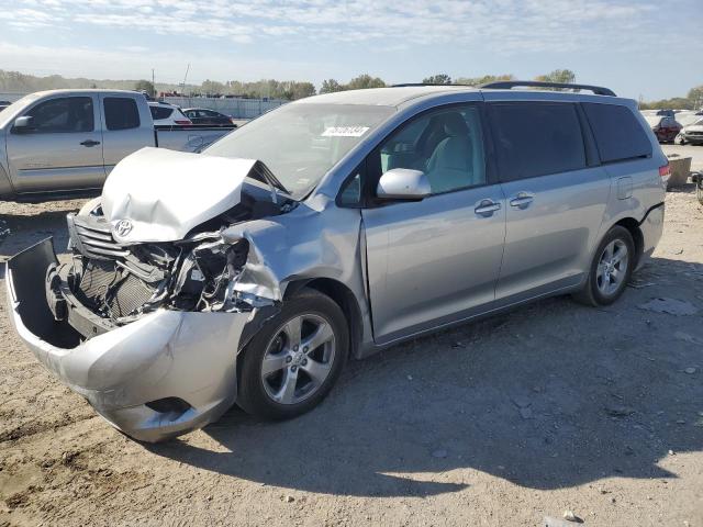 toyota sienna le 2011 5tdkk3dc6bs098685