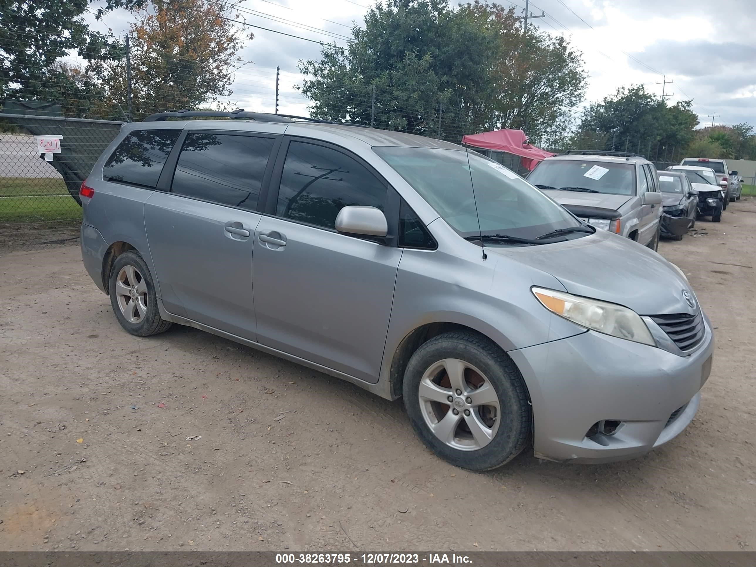 toyota sienna 2012 5tdkk3dc6cs274670